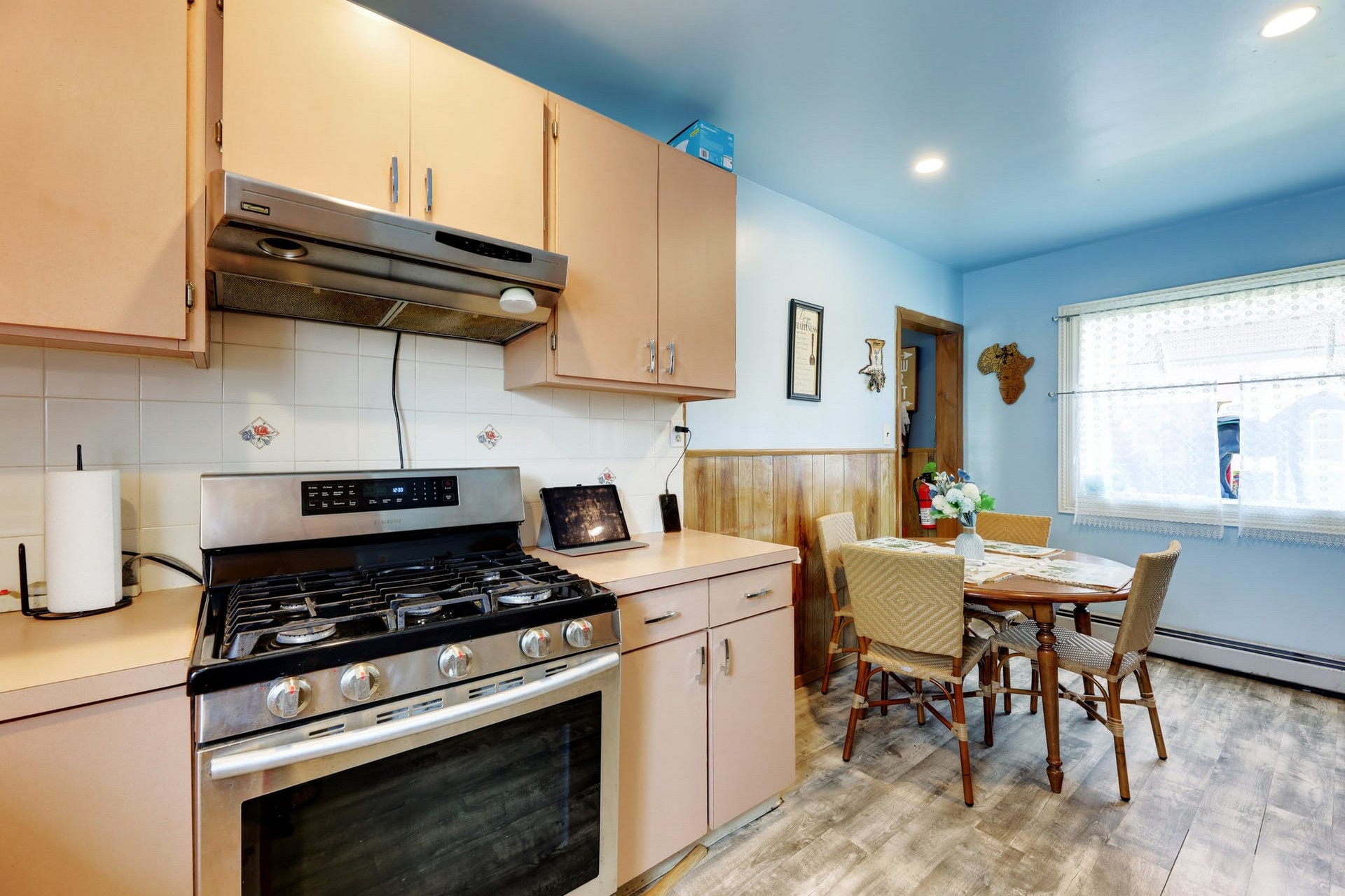 1106 Tuxedo Square