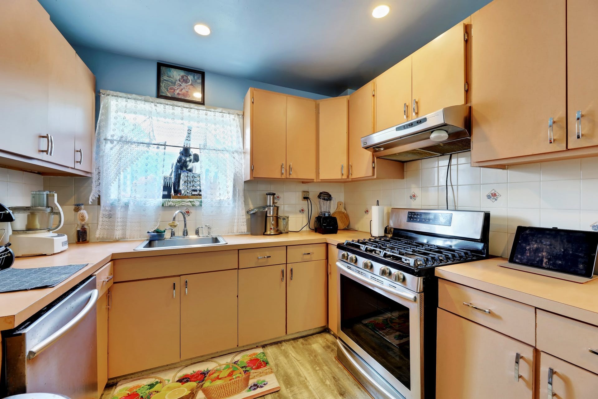 1106 Tuxedo Square