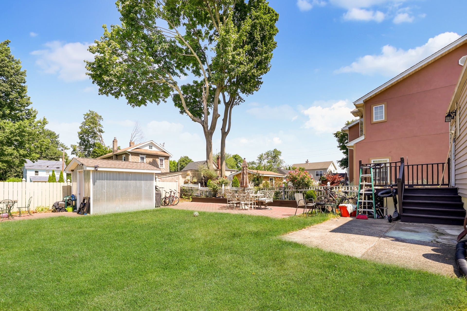 1106 Tuxedo Square