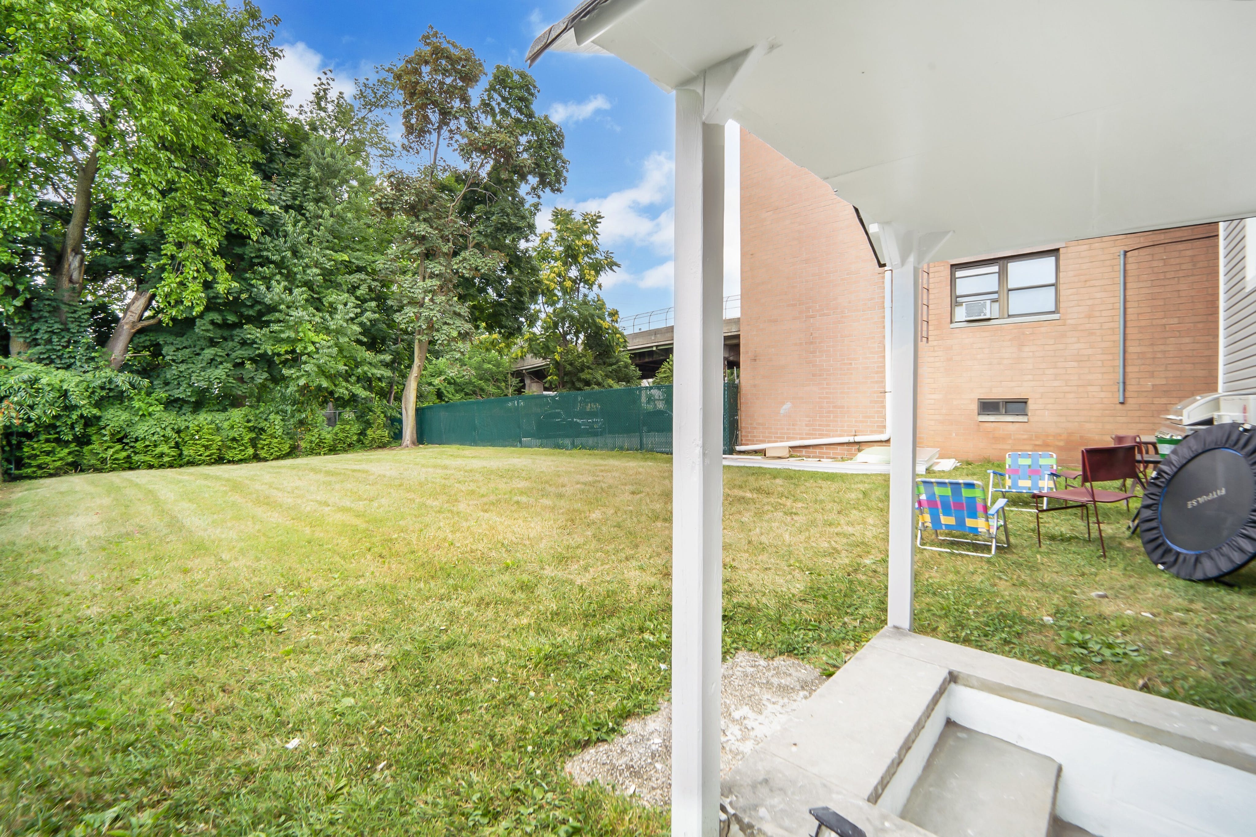 320 Leonia Avenue