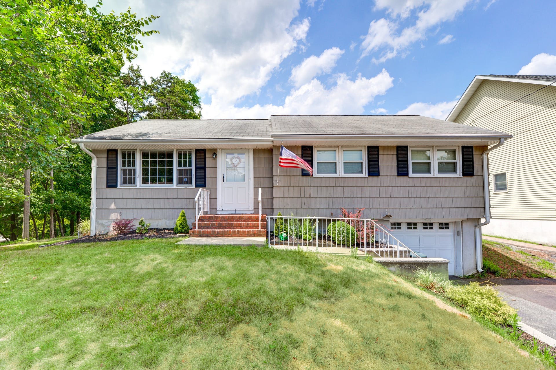 53 Minnehaha Boulevard