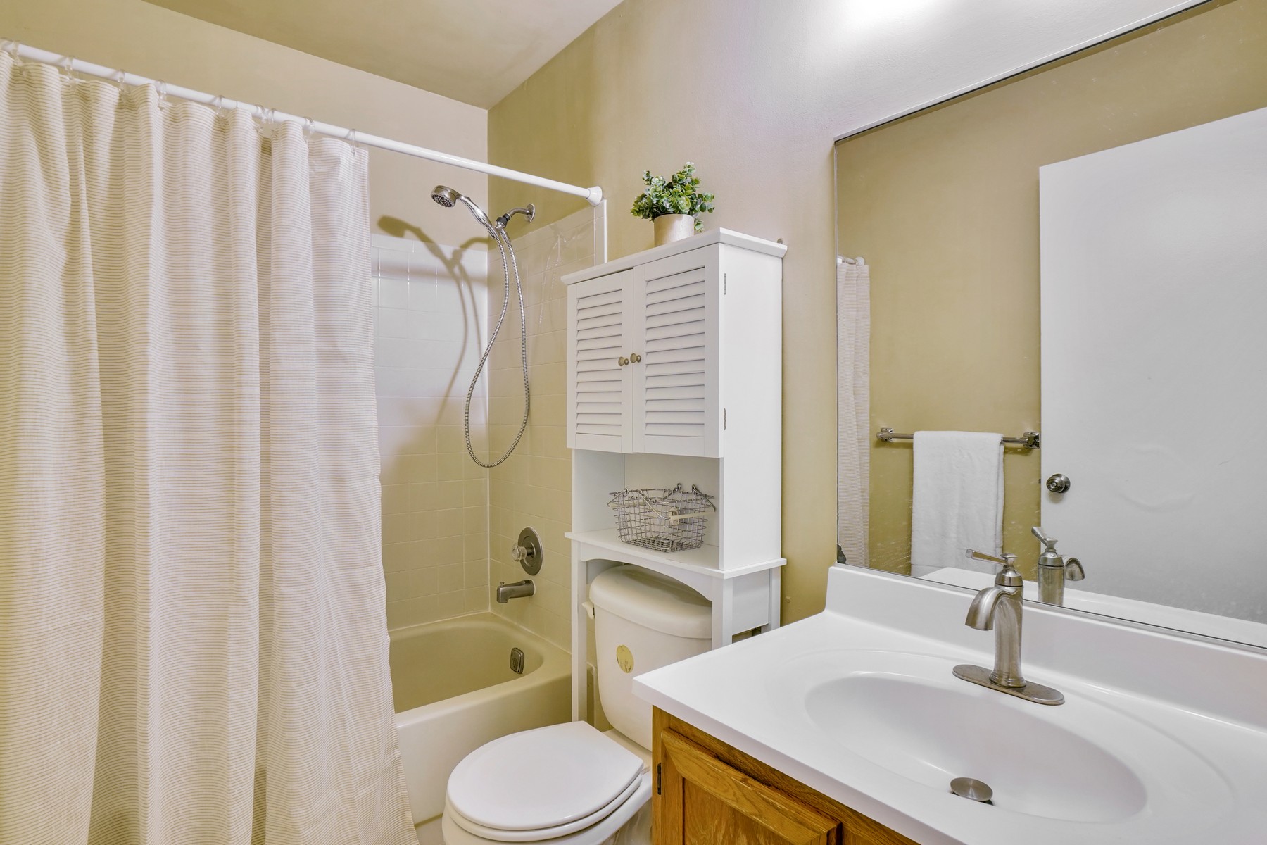 602 Deepdale Court, #7 