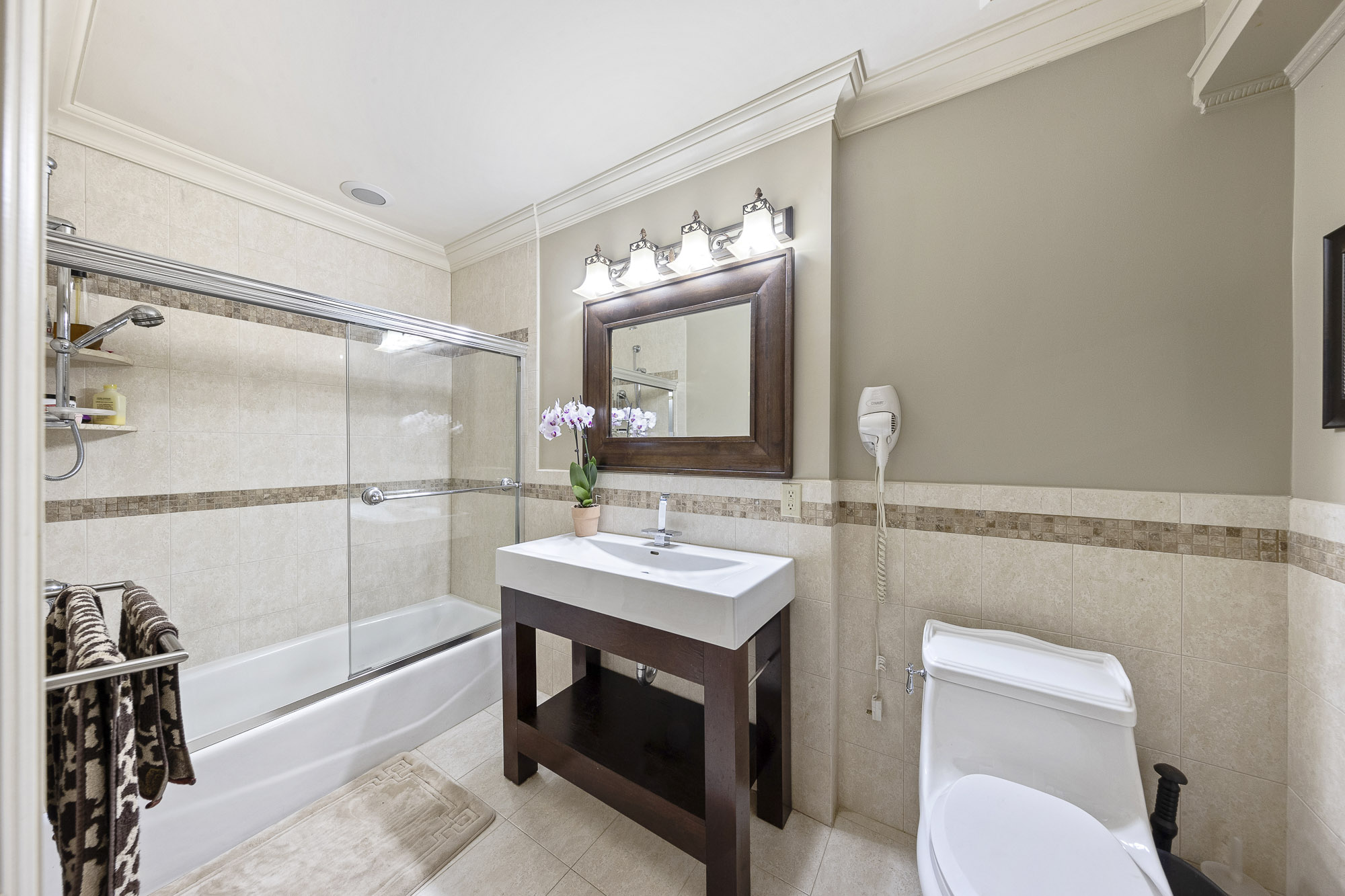 32 Lenox Avenue