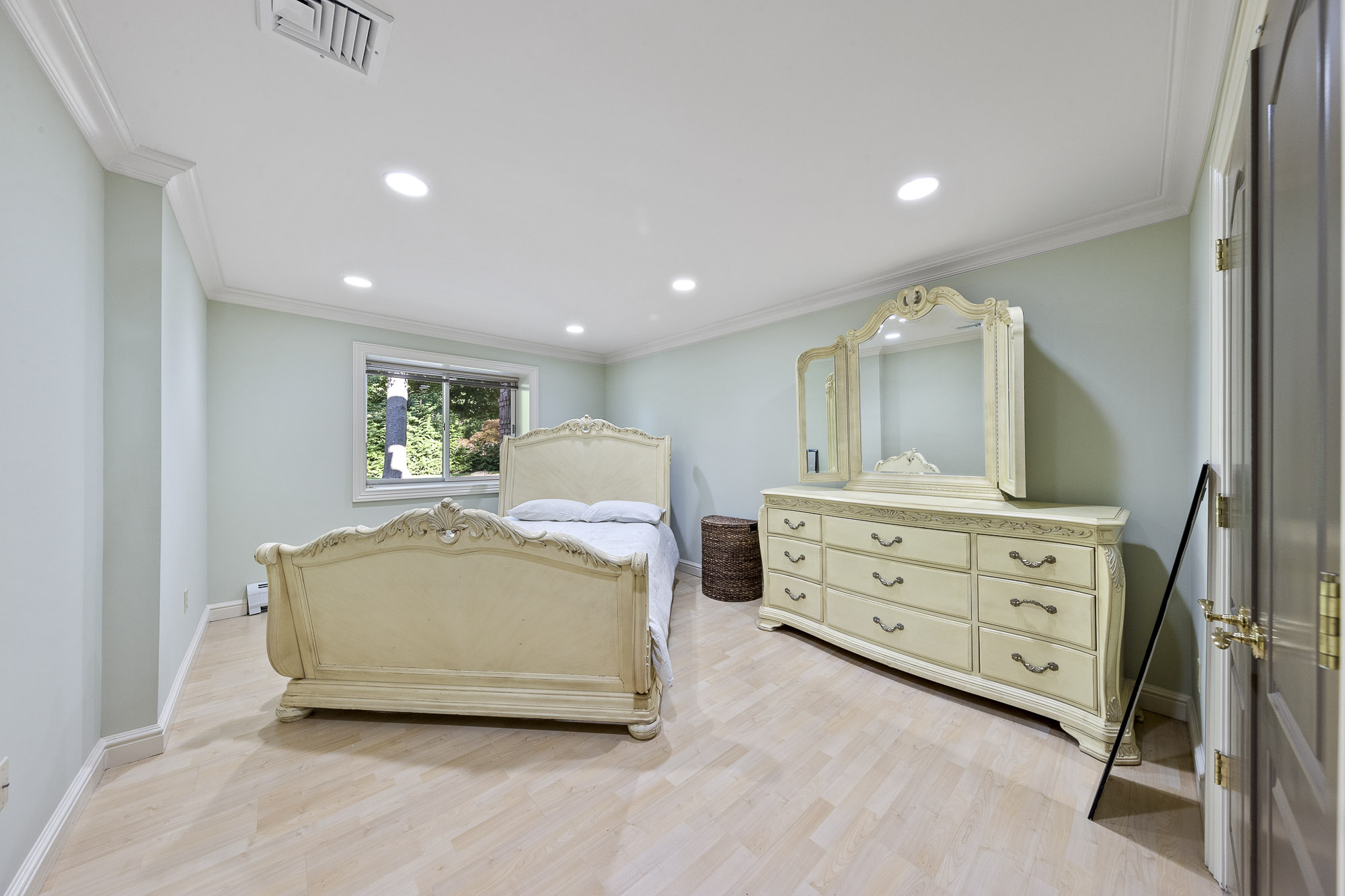 32 Lenox Avenue
