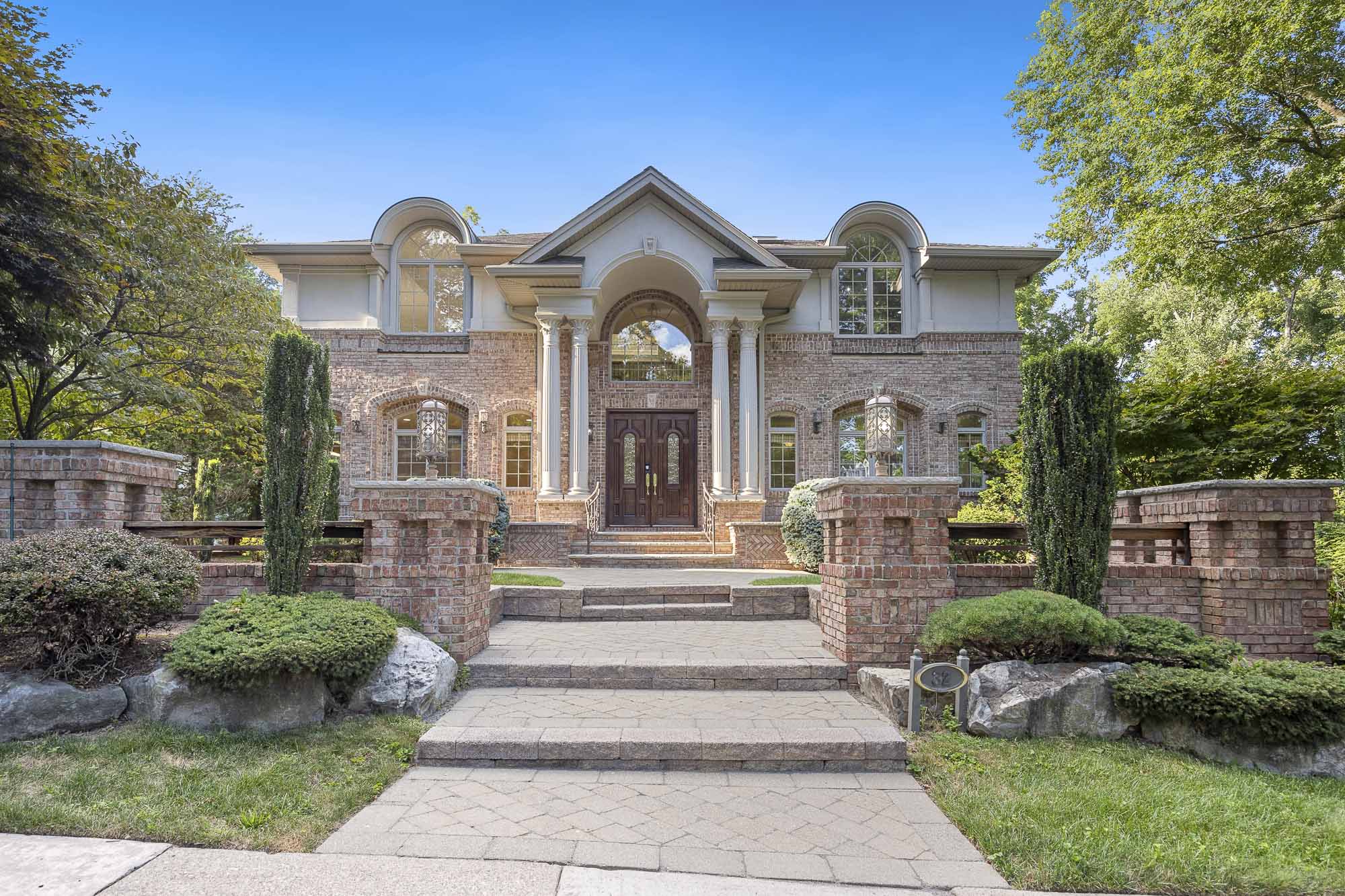 32 Lenox Avenue