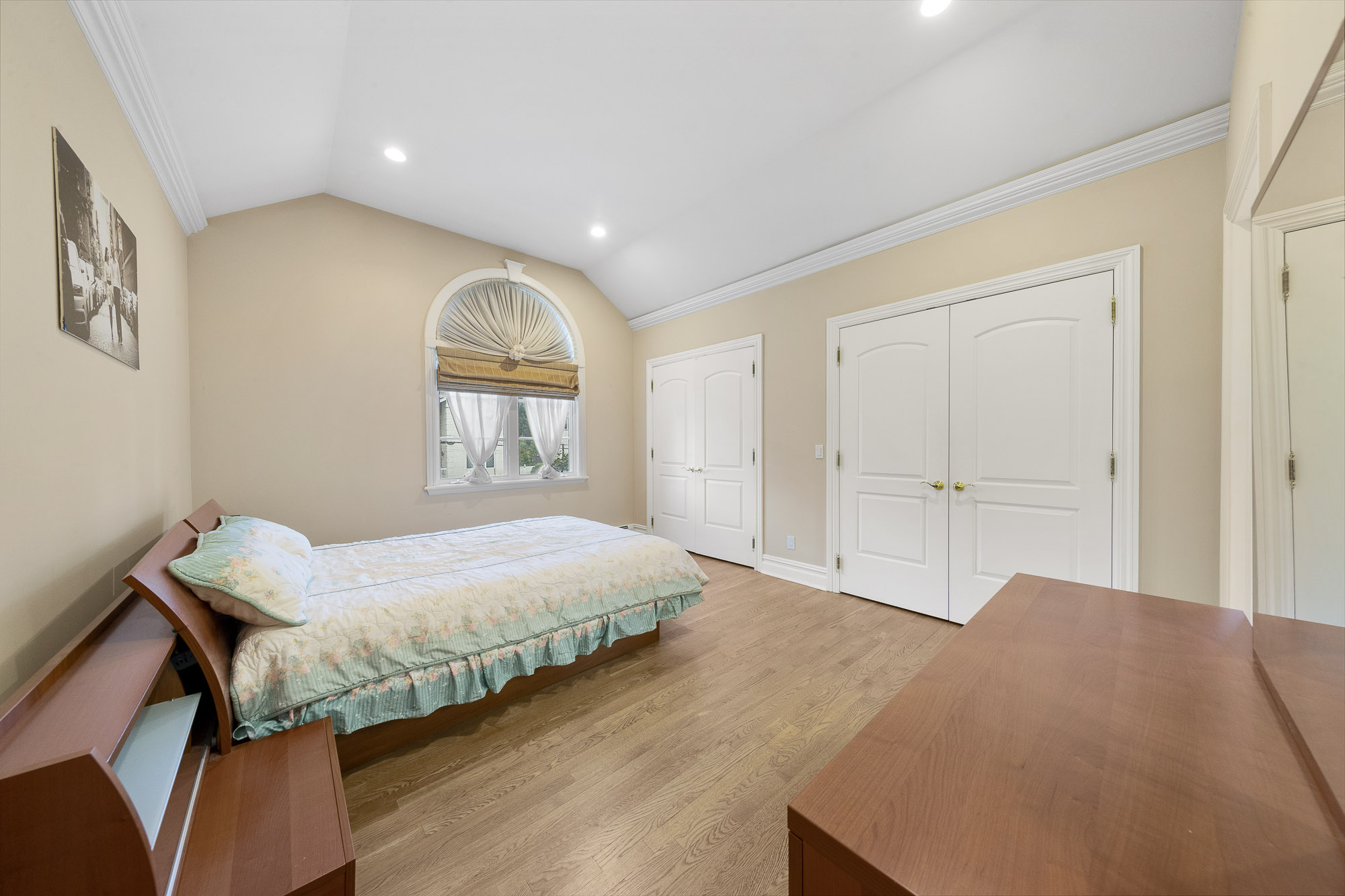 1093 Briar Way 