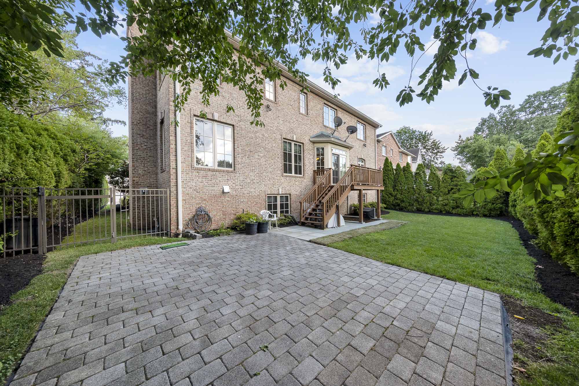 1093 Briar Way 
