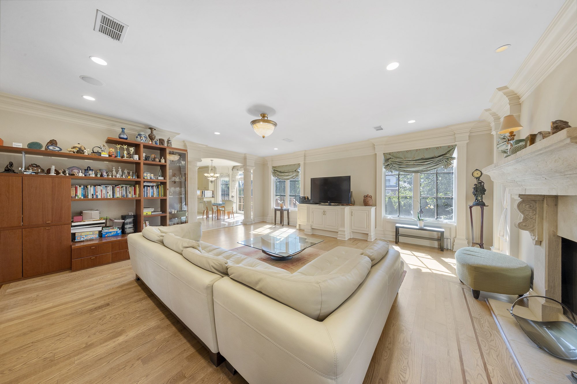 1093 Briar Way 