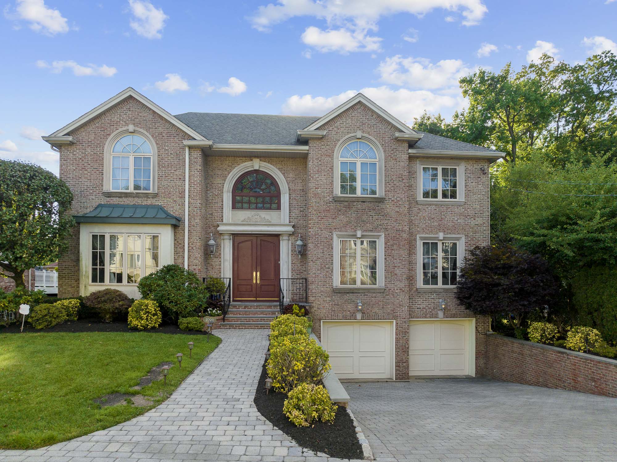 1093 Briar Way 