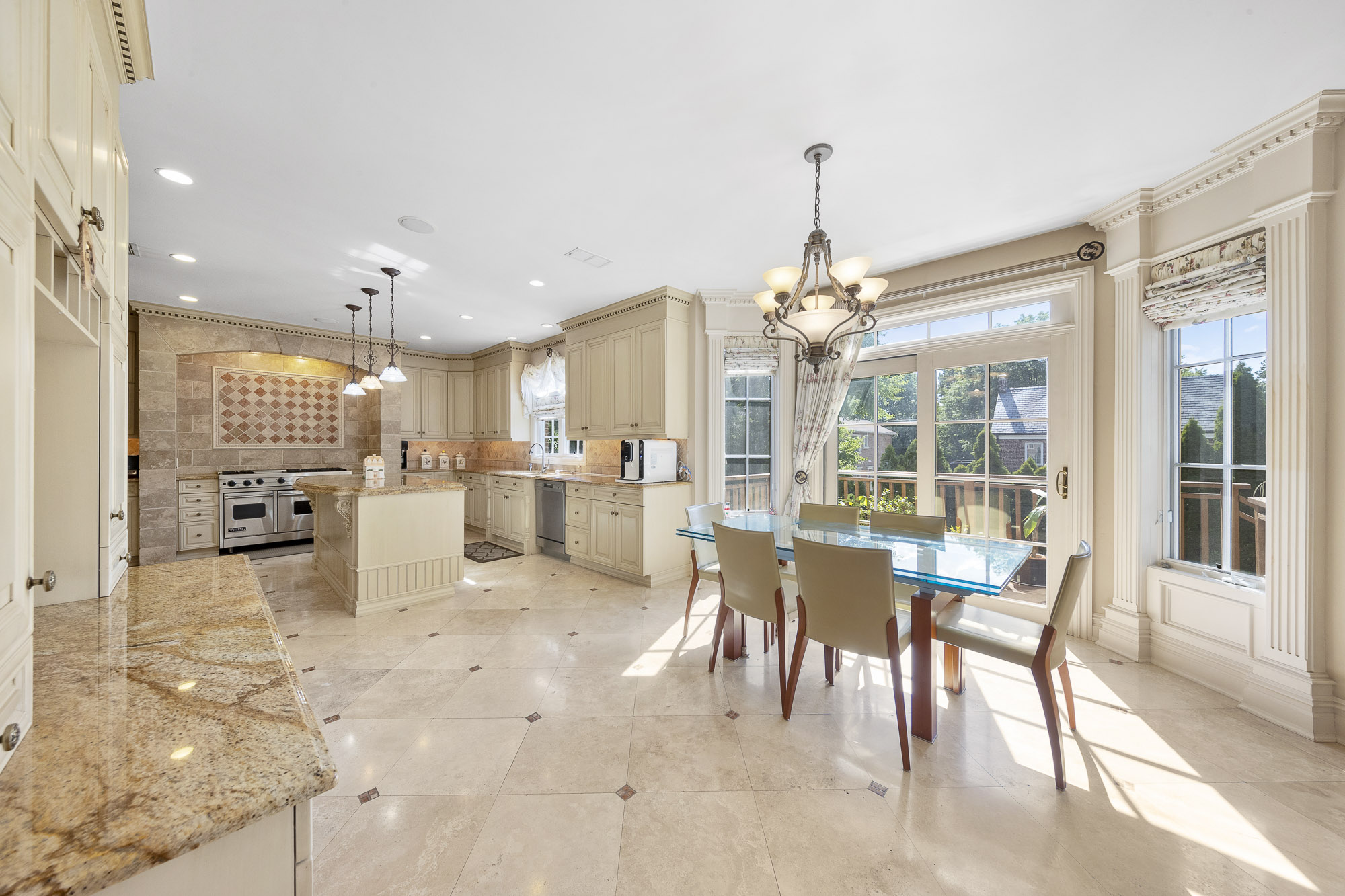 1093 Briar Way 
