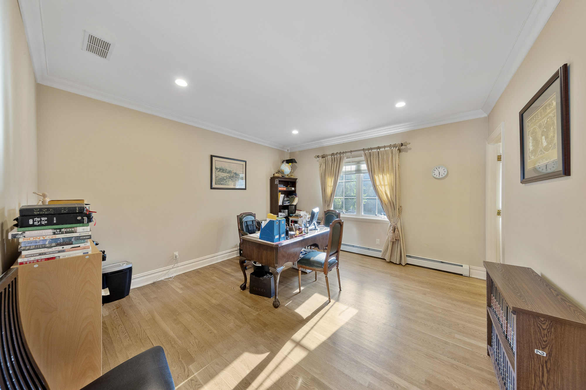 1093 Briar Way 