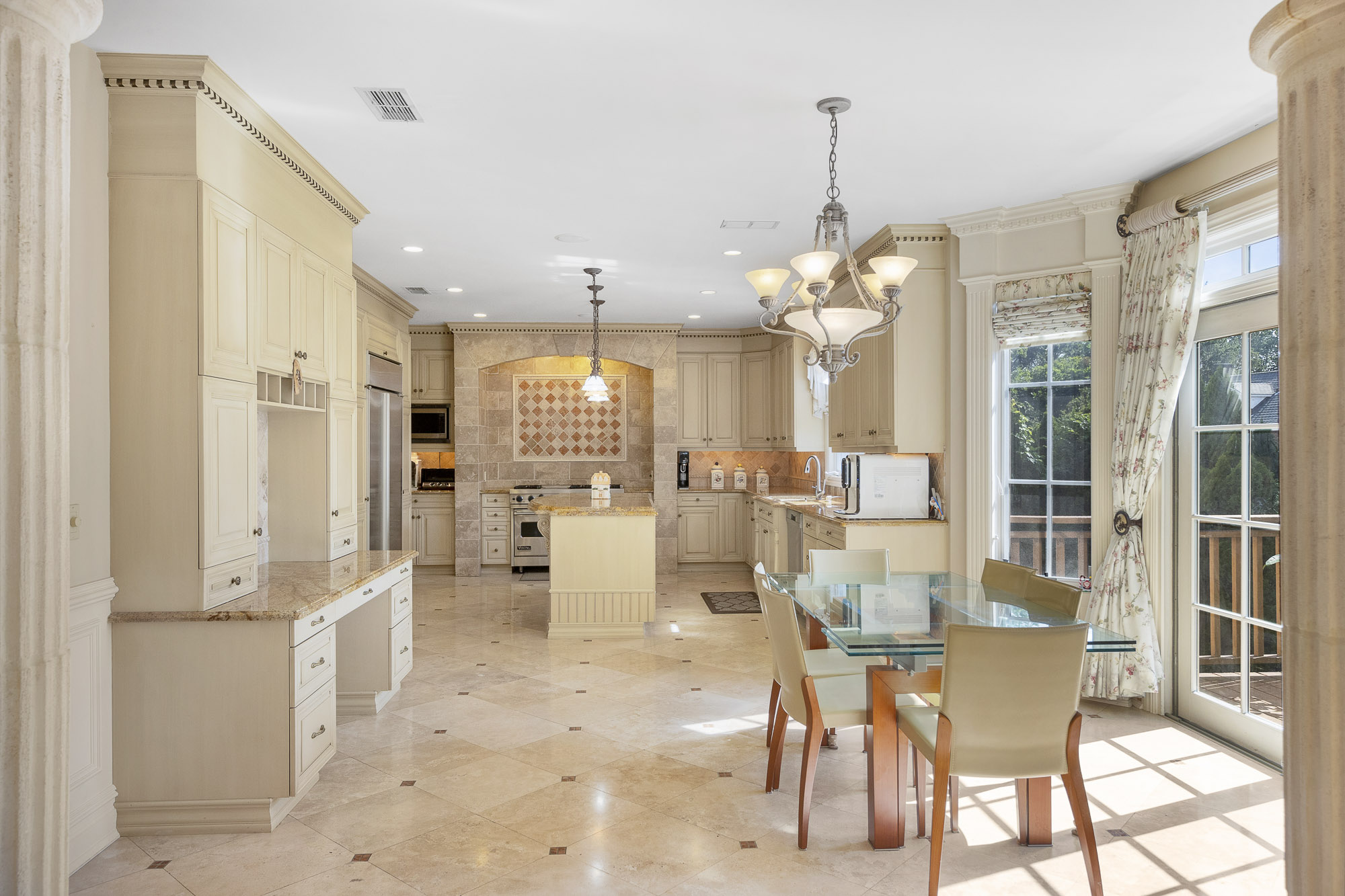 1093 Briar Way 