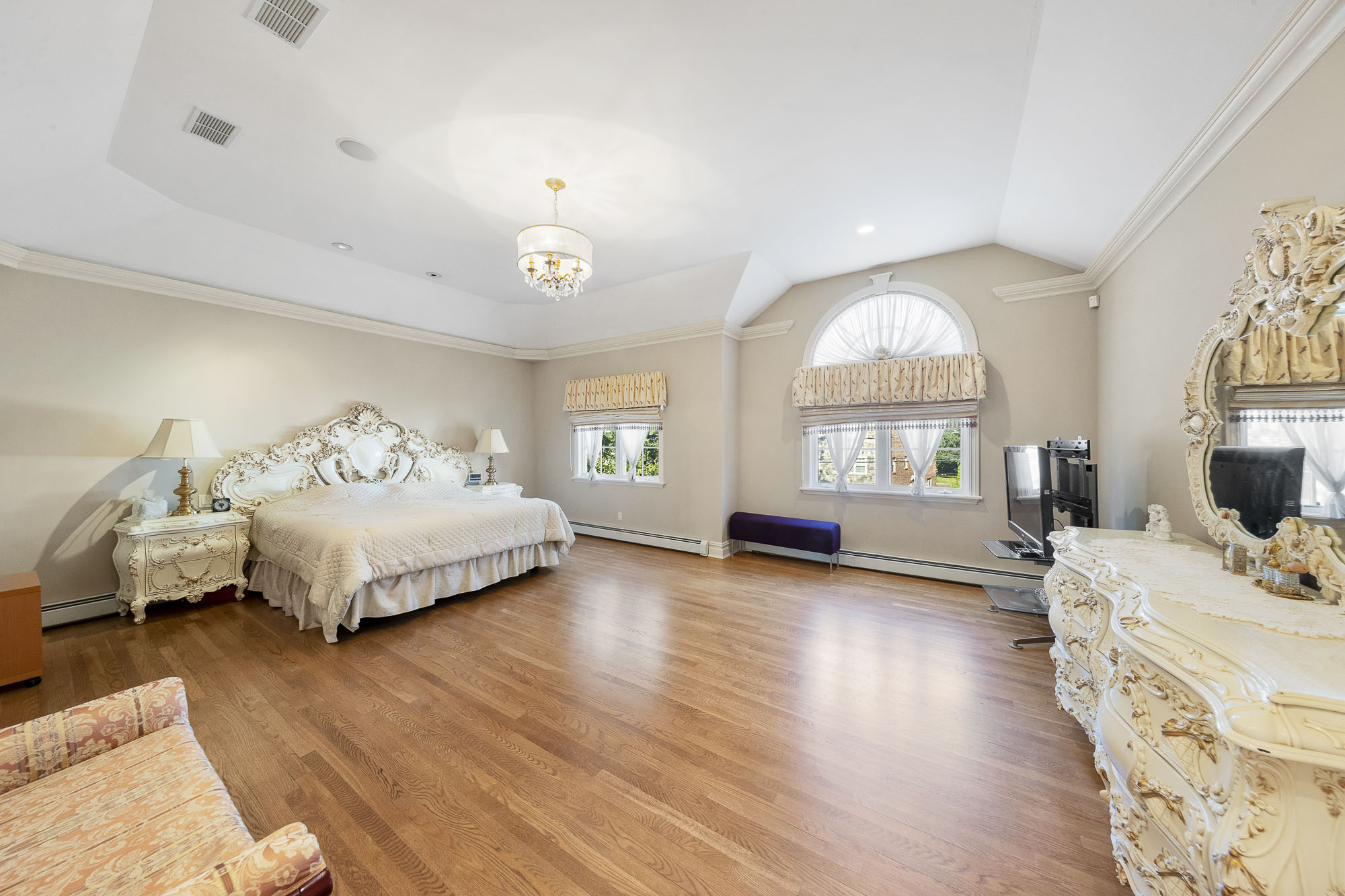 1093 Briar Way 