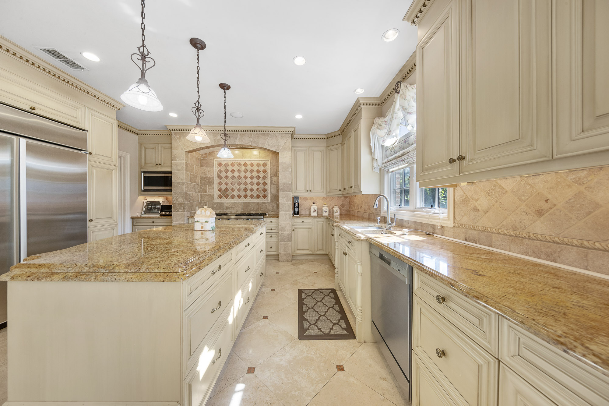 1093 Briar Way 