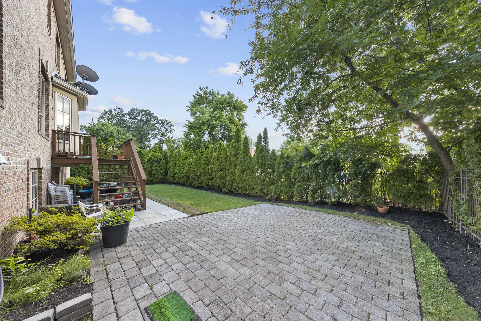 1093 Briar Way 