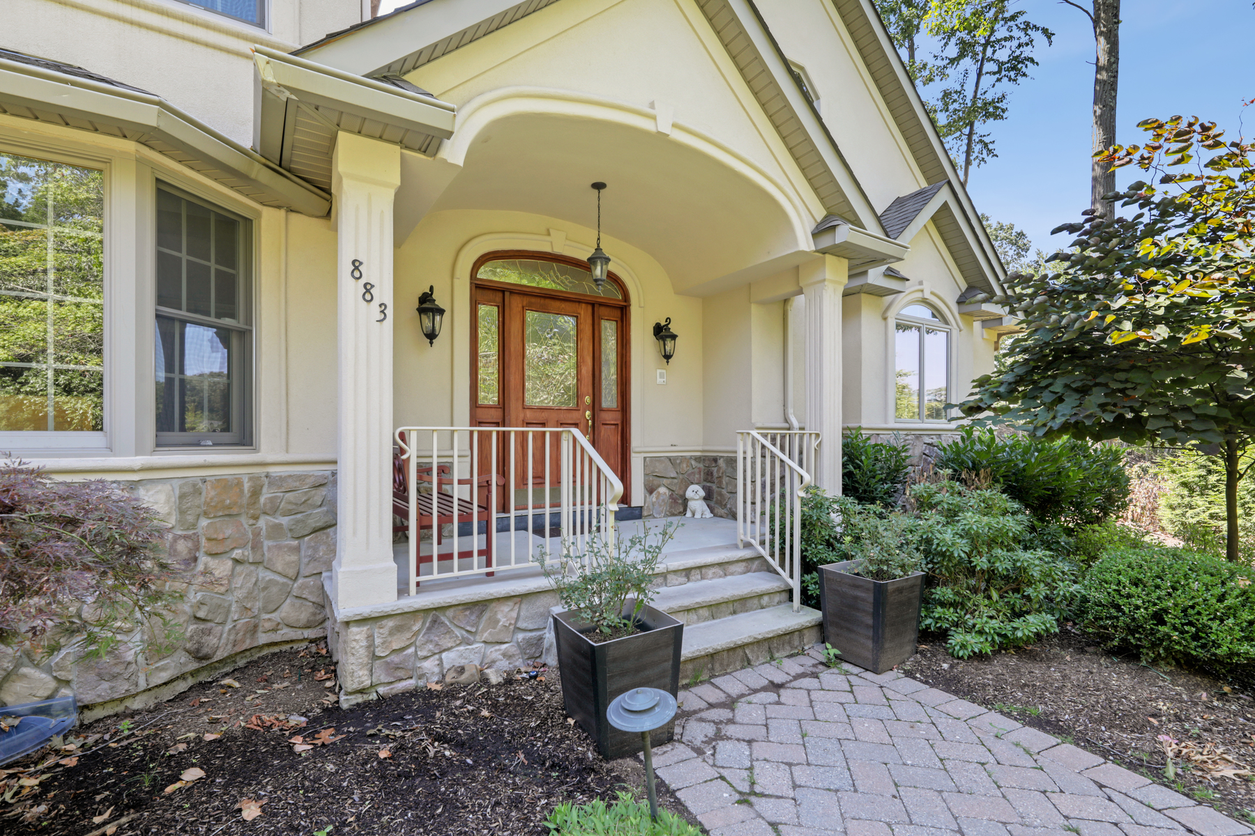 883 Hilltop Terrace