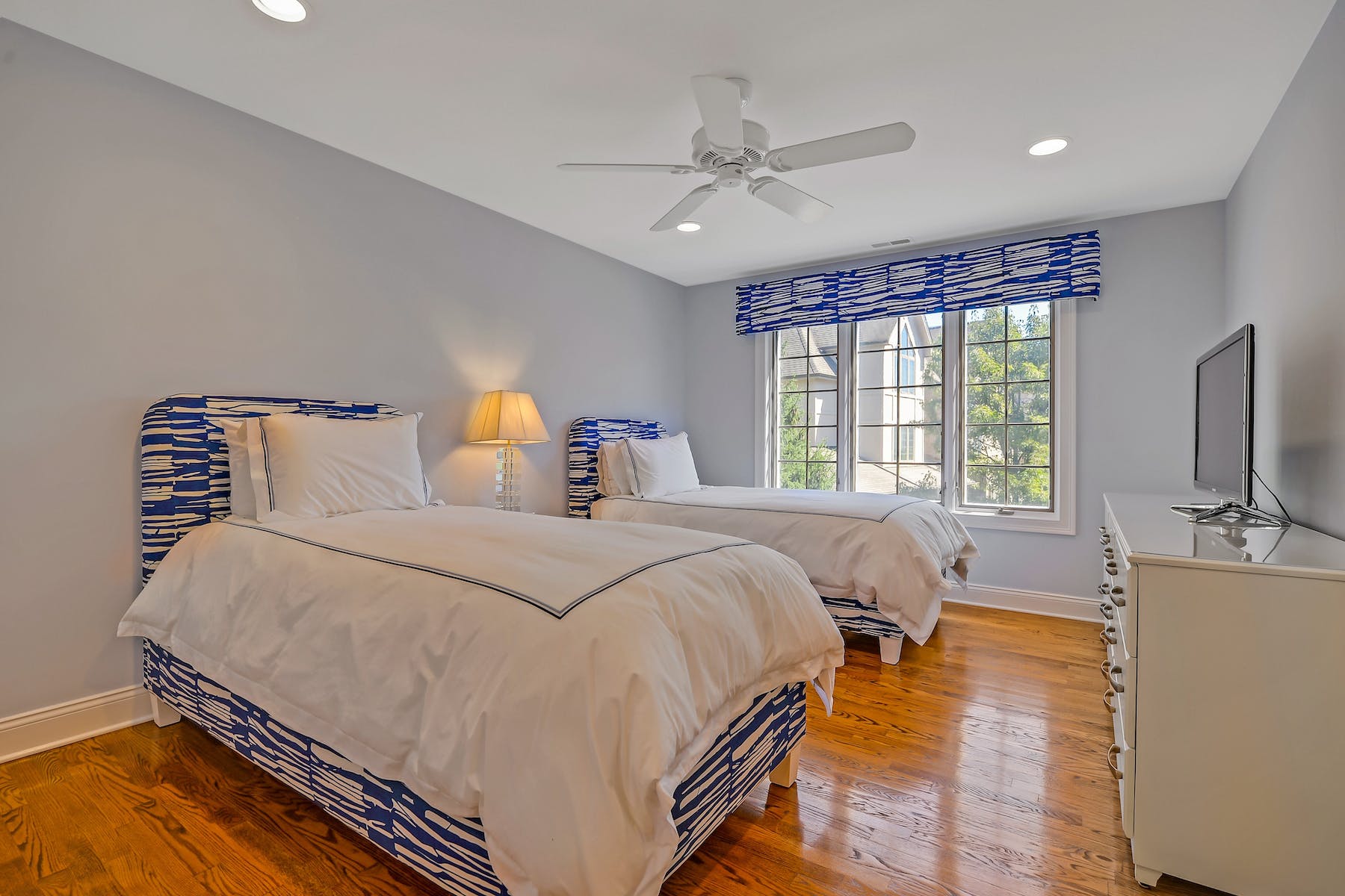 299 Chelsea Manor