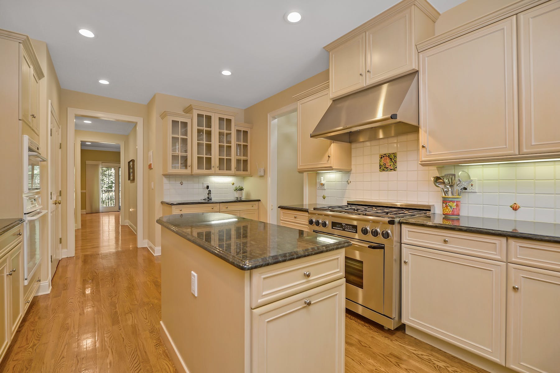 299 Chelsea Manor