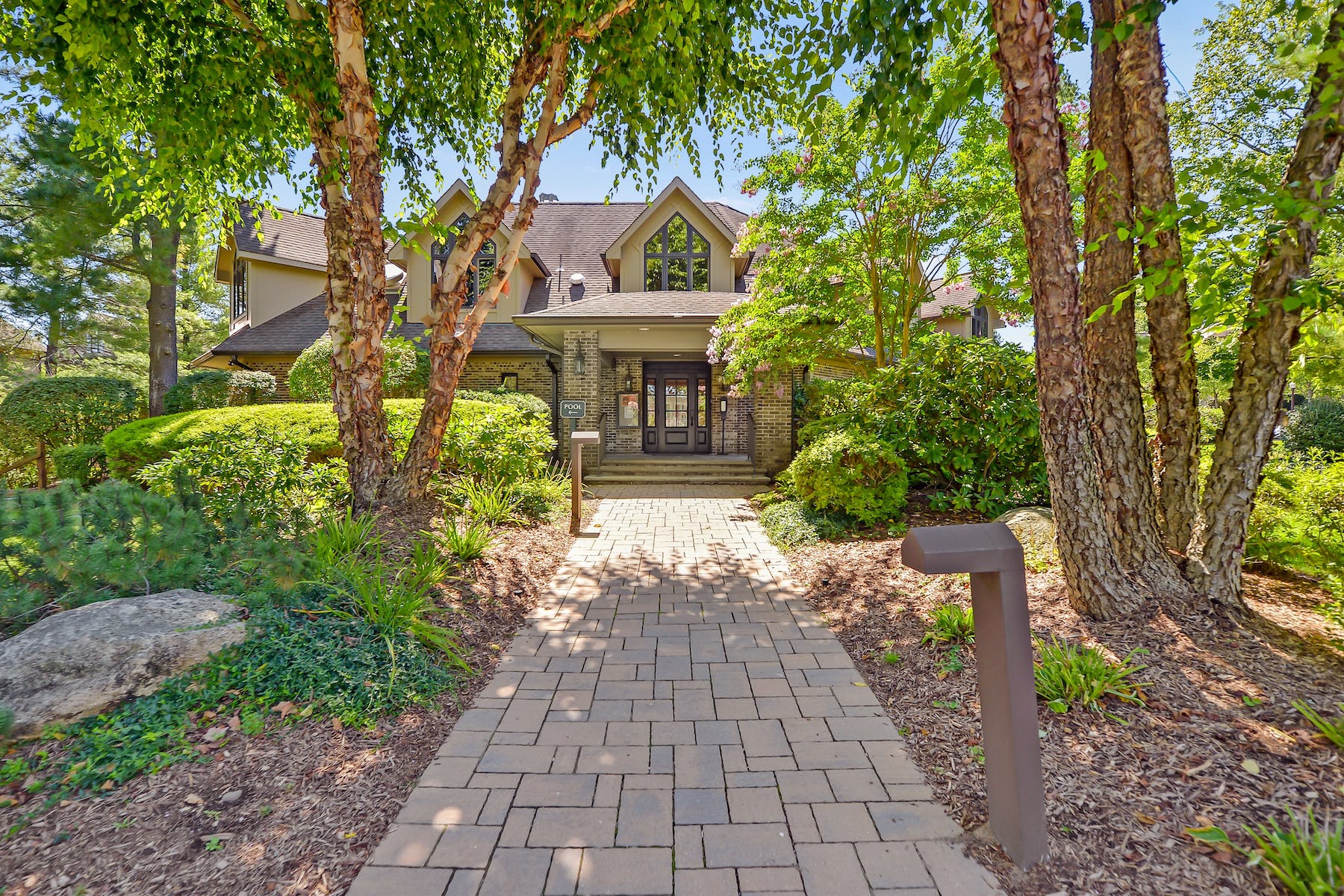 299 Chelsea Manor