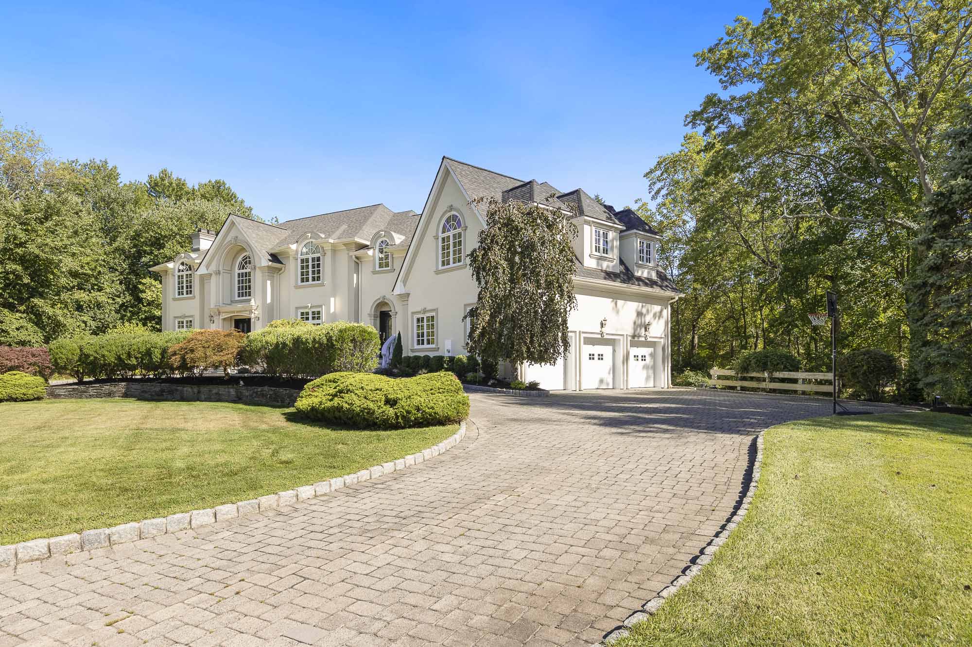 10 Emerald Woods Court