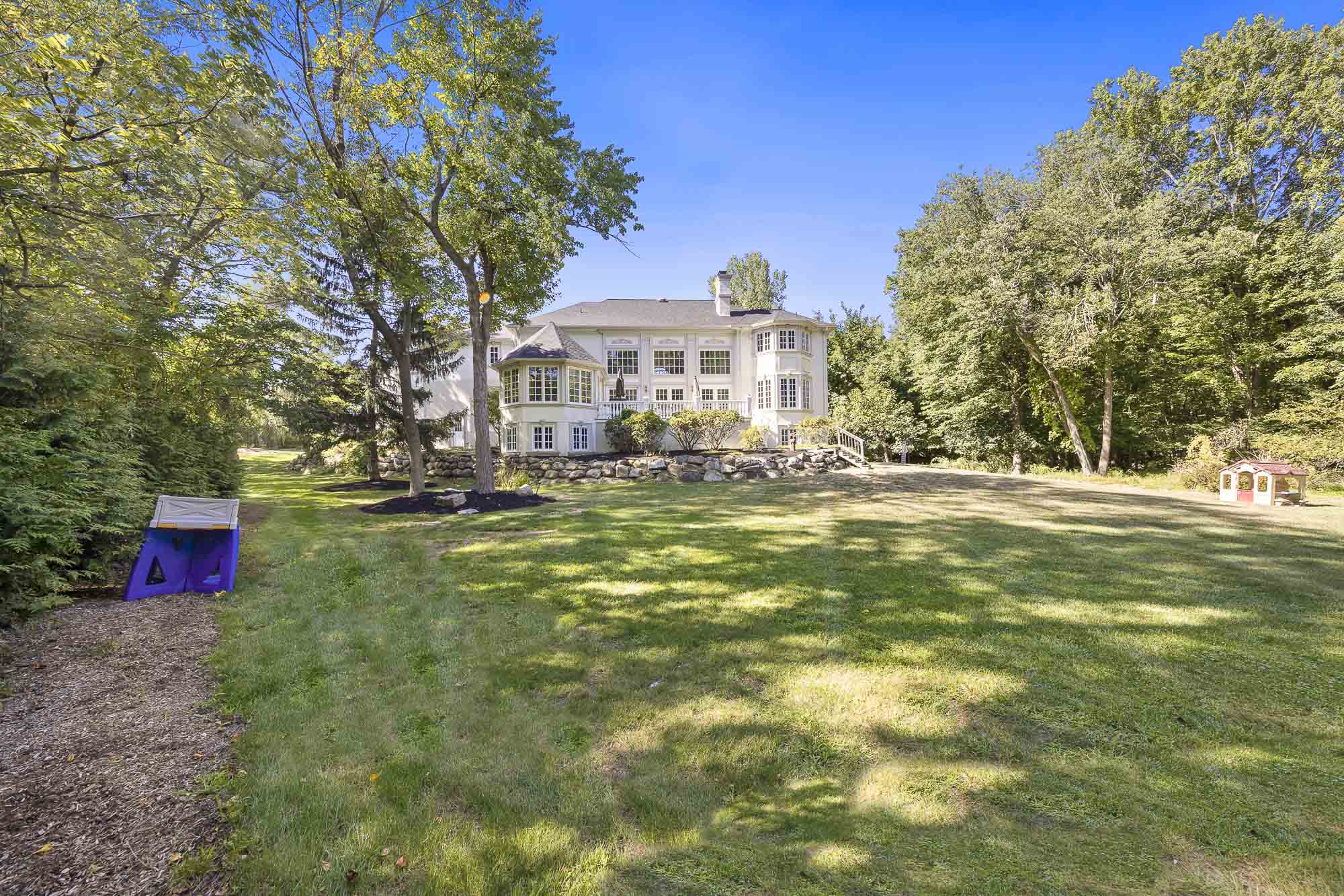 10 Emerald Woods Court