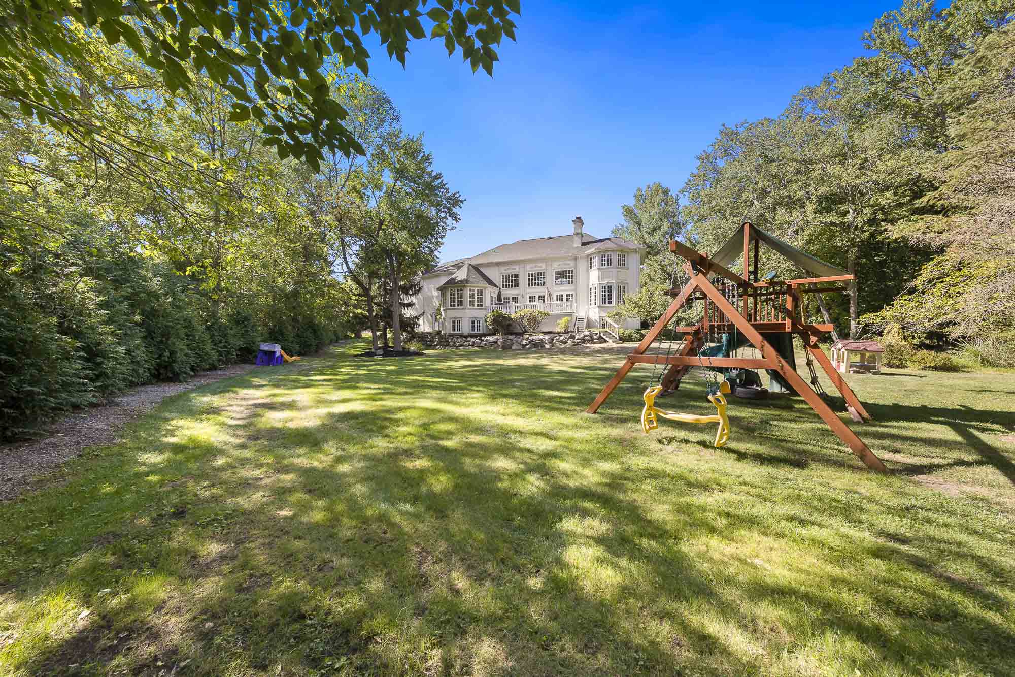 10 Emerald Woods Court