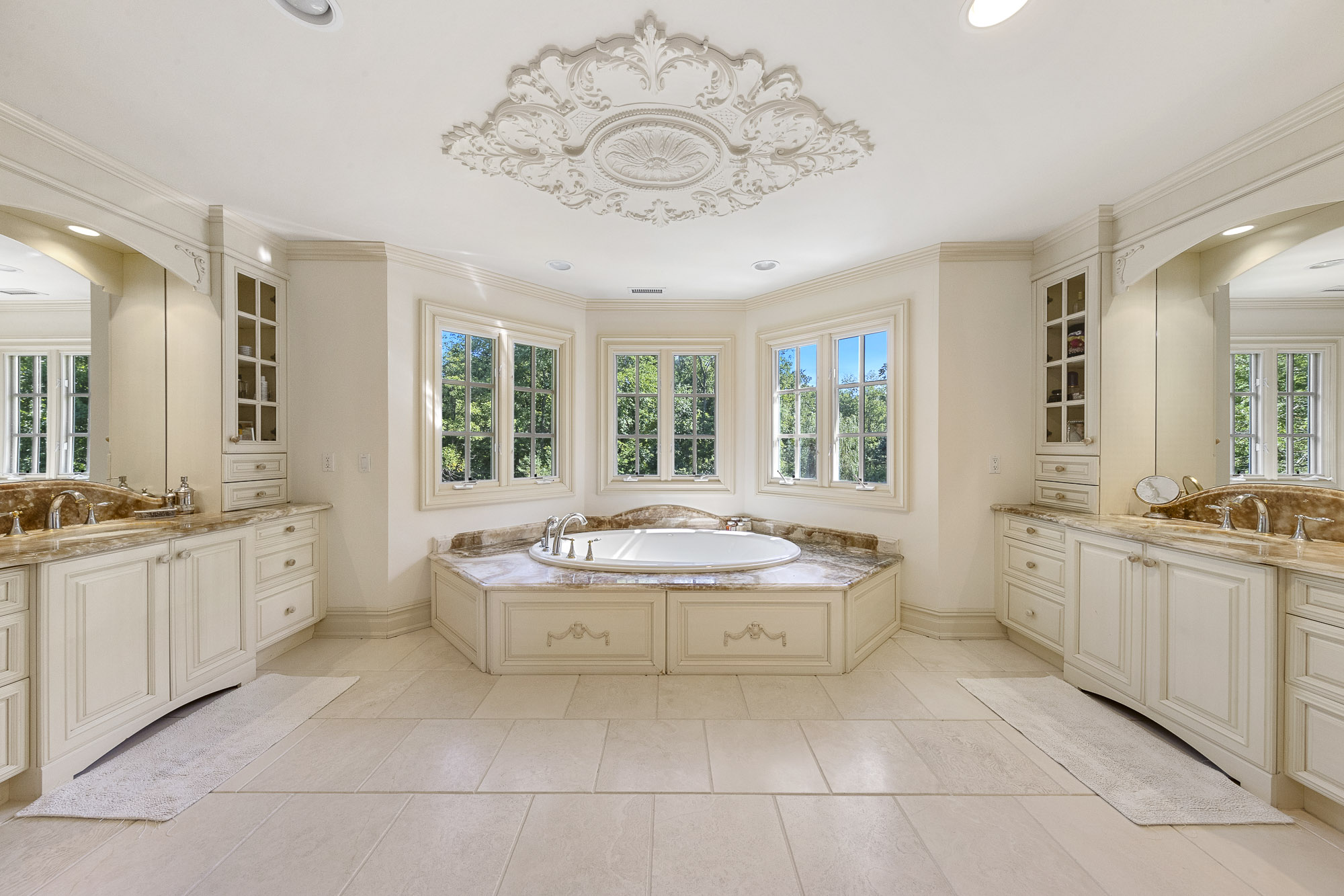 10 Emerald Woods Court
