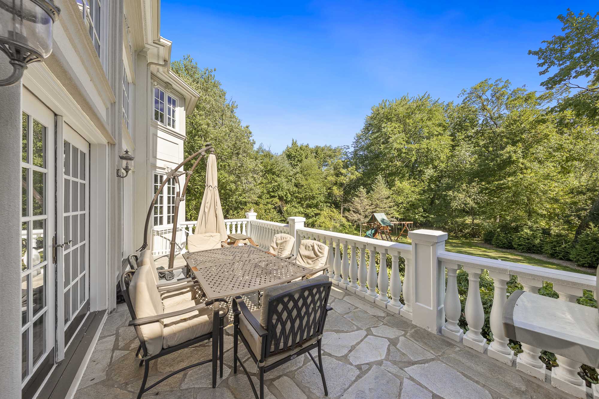 10 Emerald Woods Court