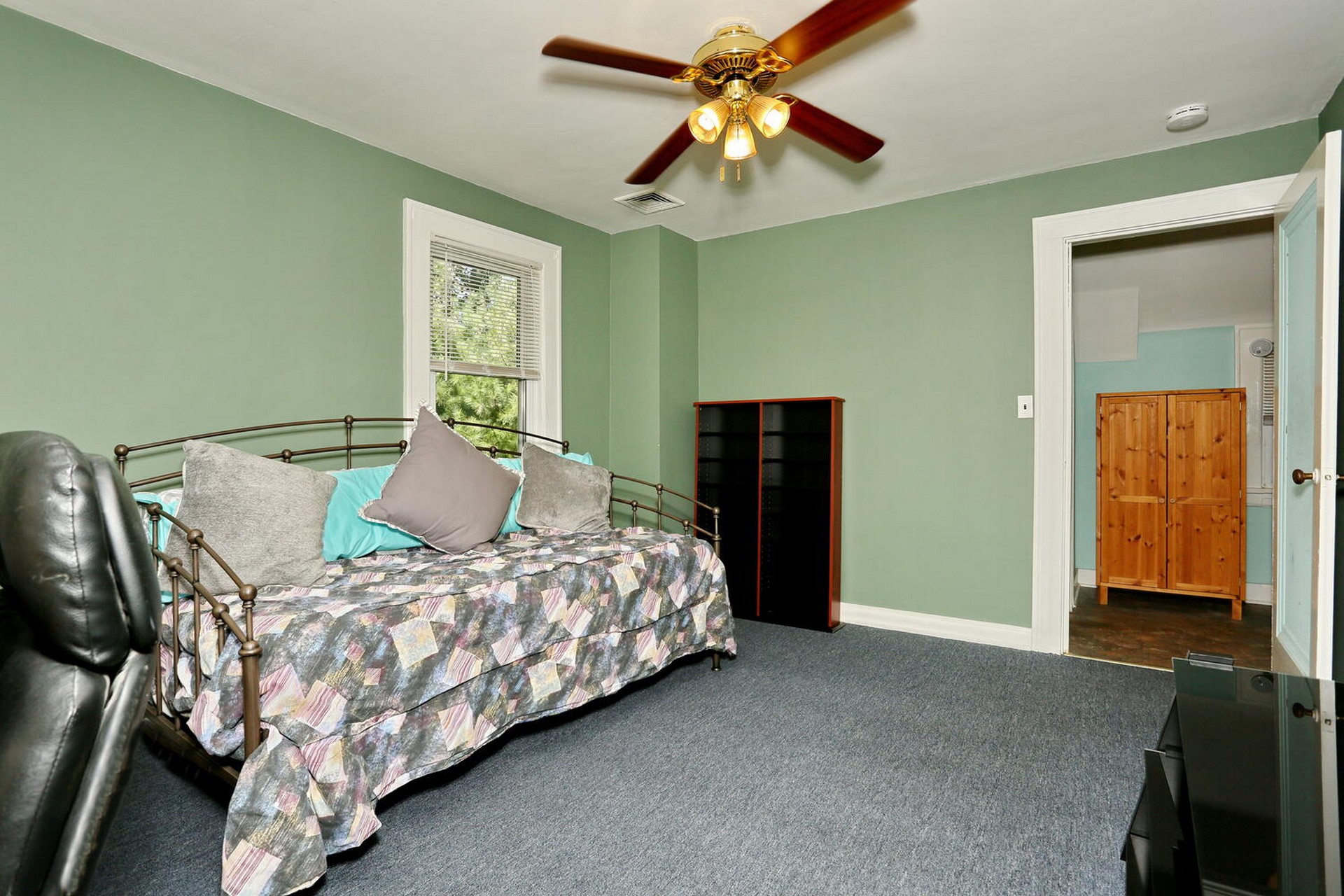 2 Delaware Avenue