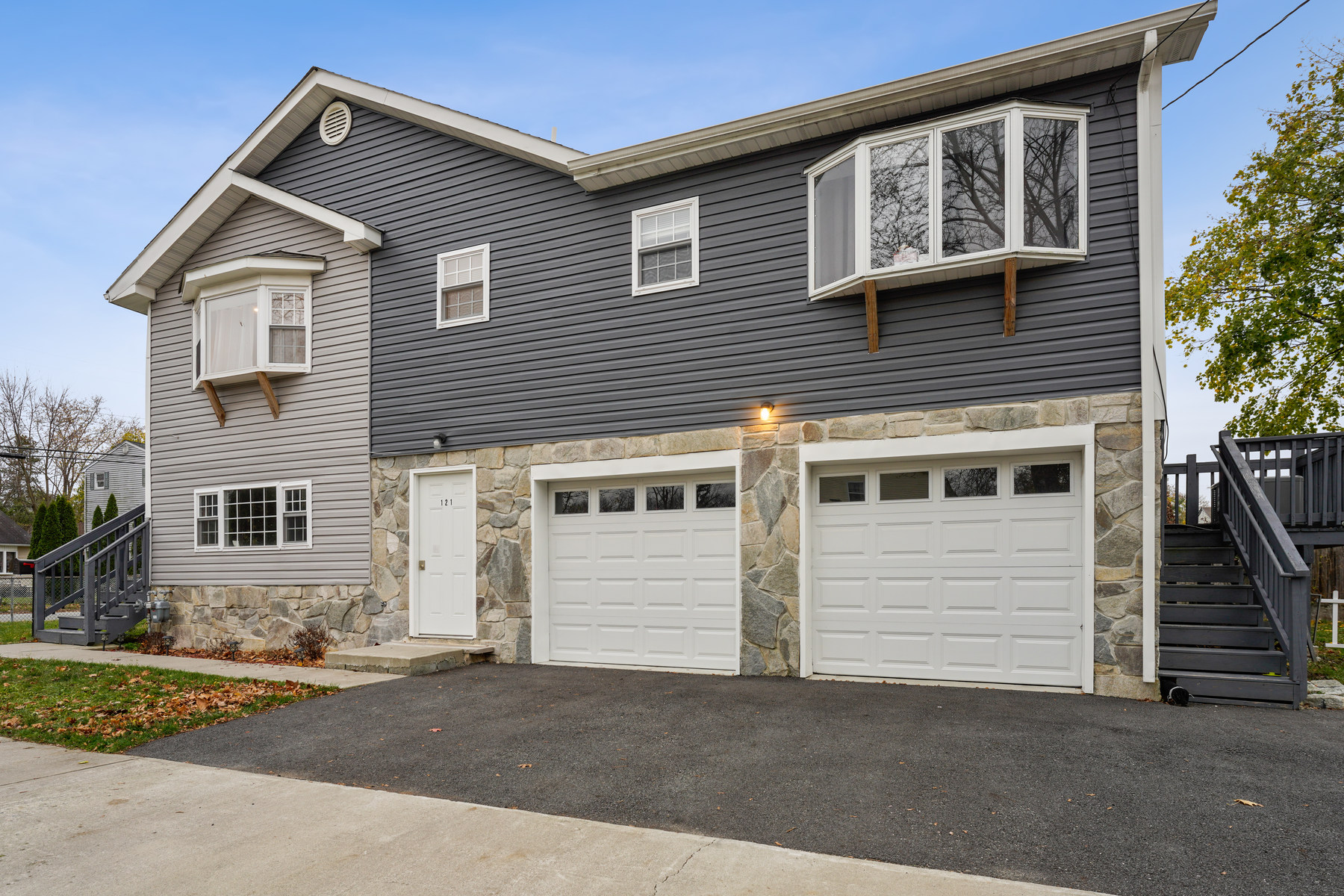 121 Dawes Highway