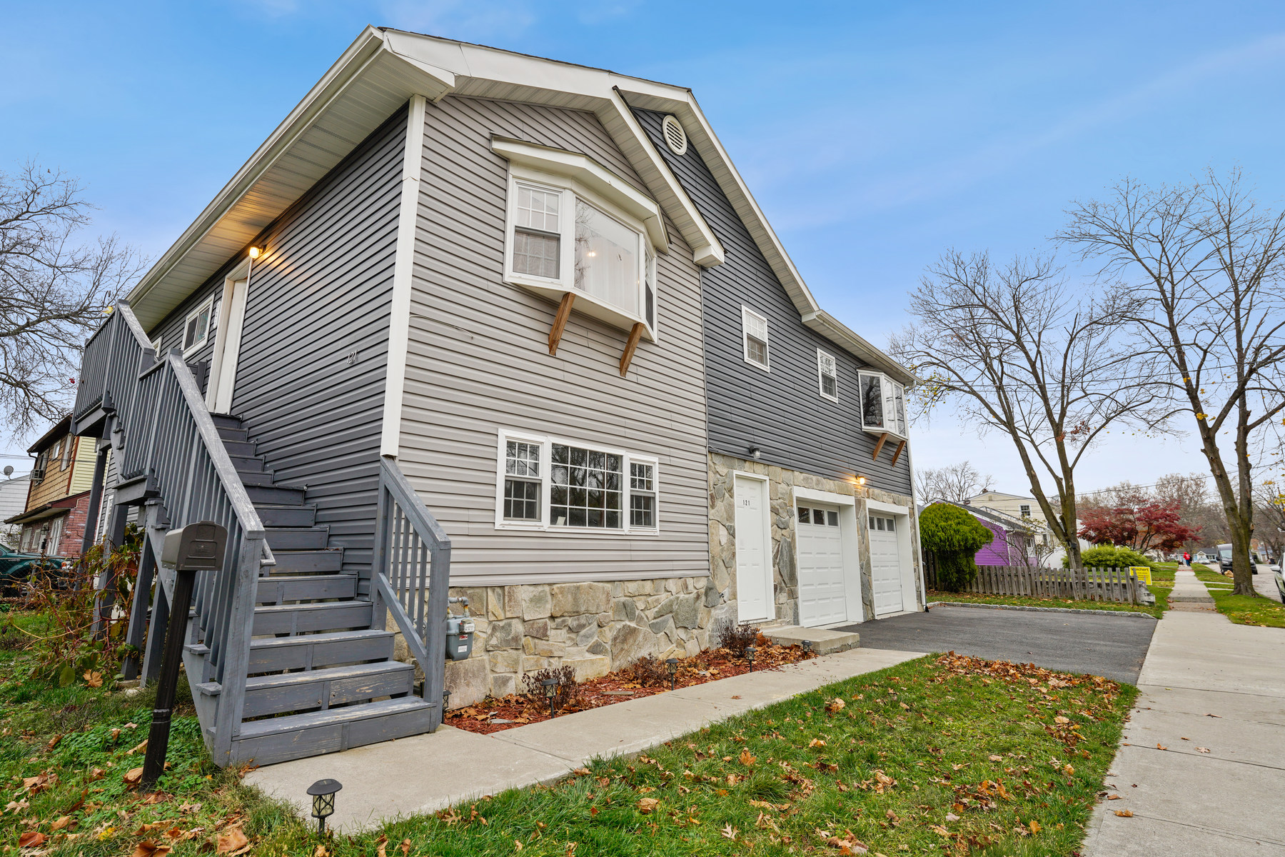 121 Dawes Highway