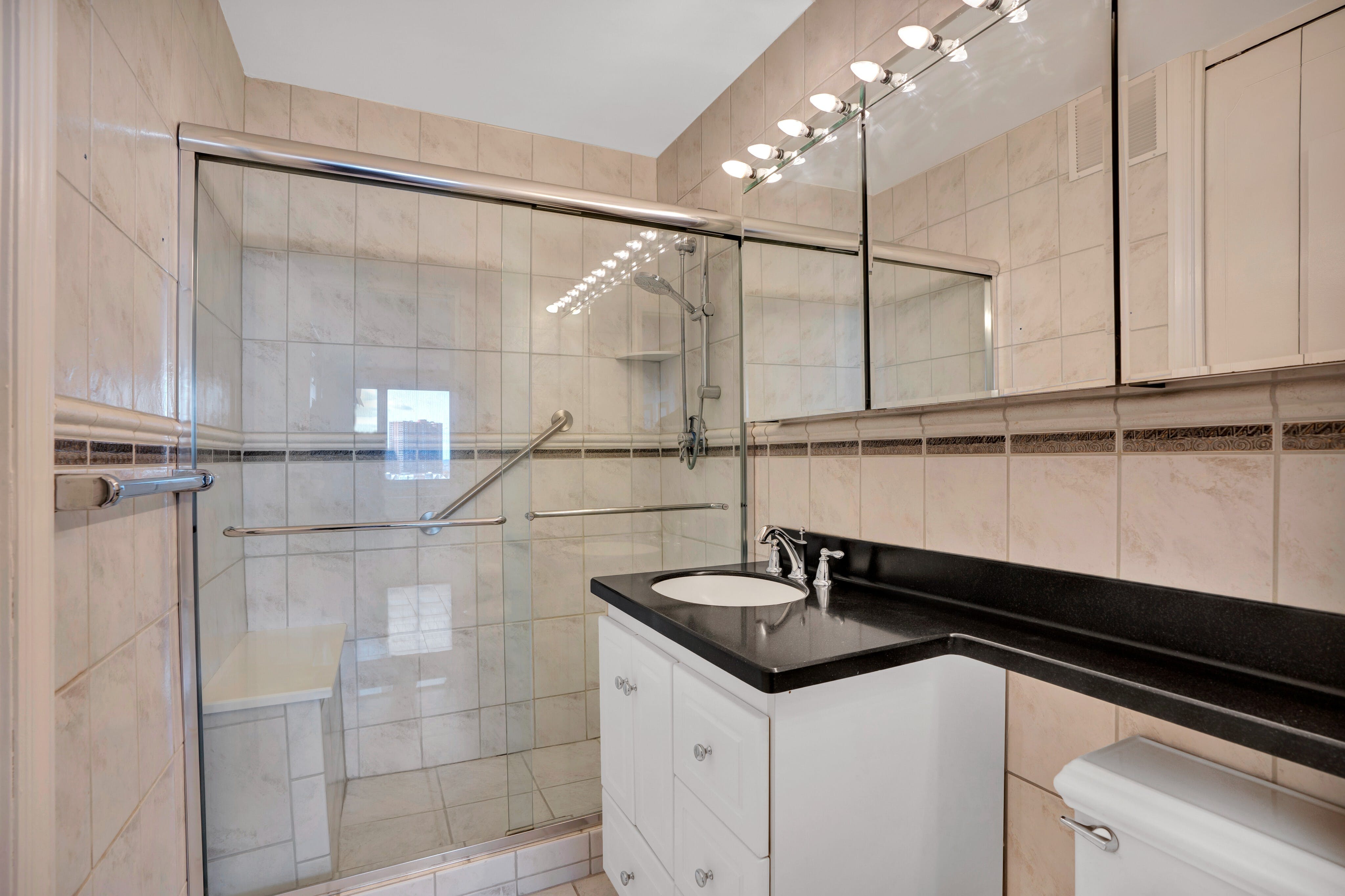 2000 Linwood Avenue, #10O