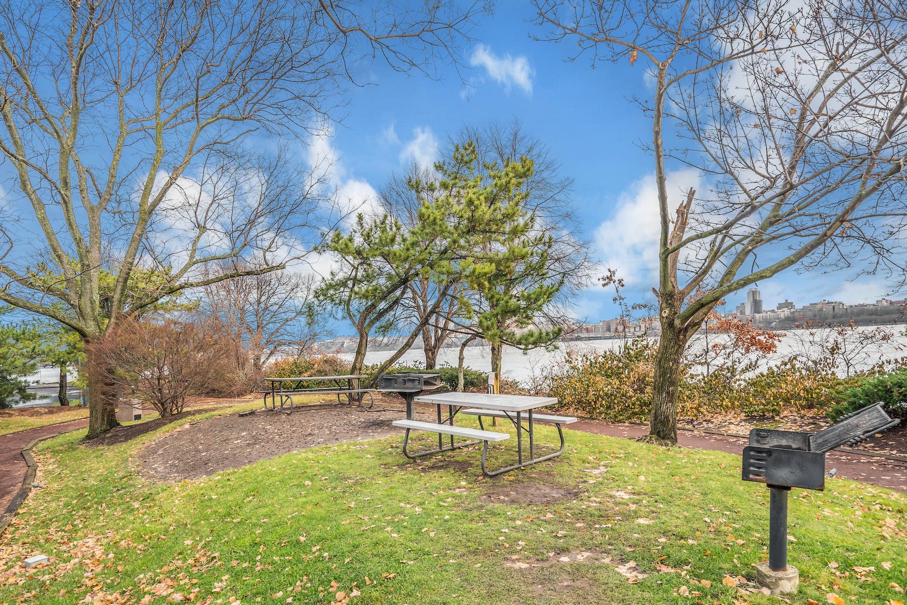 1077 River Road, #313