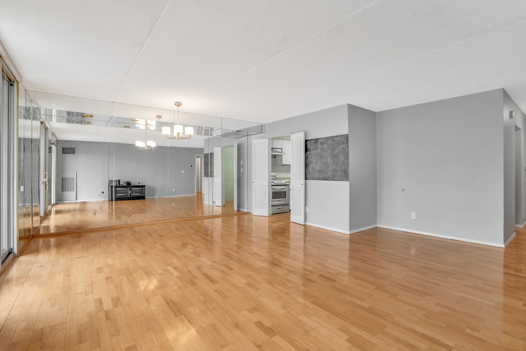 1077 River Road, #313