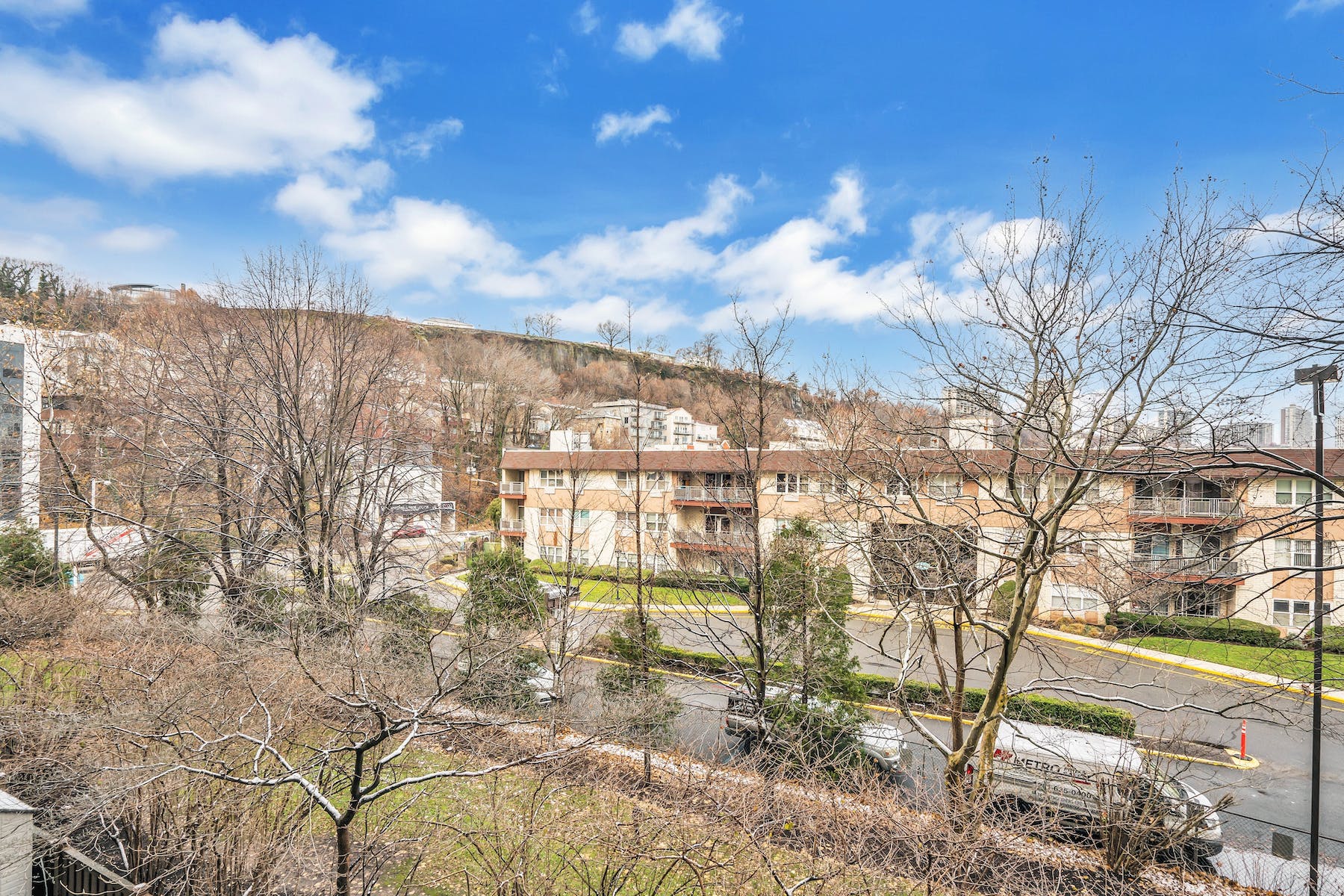 1077 River Road, #313