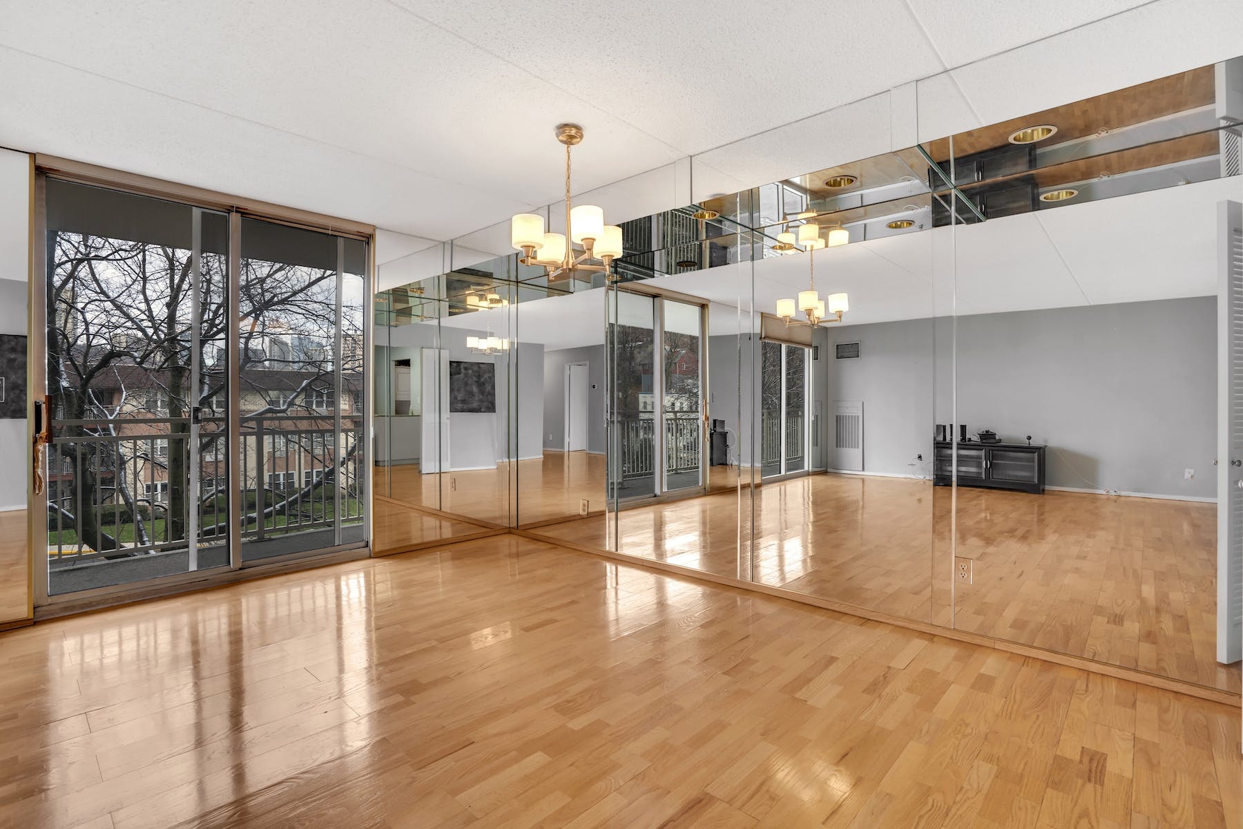 1077 River Road, #313