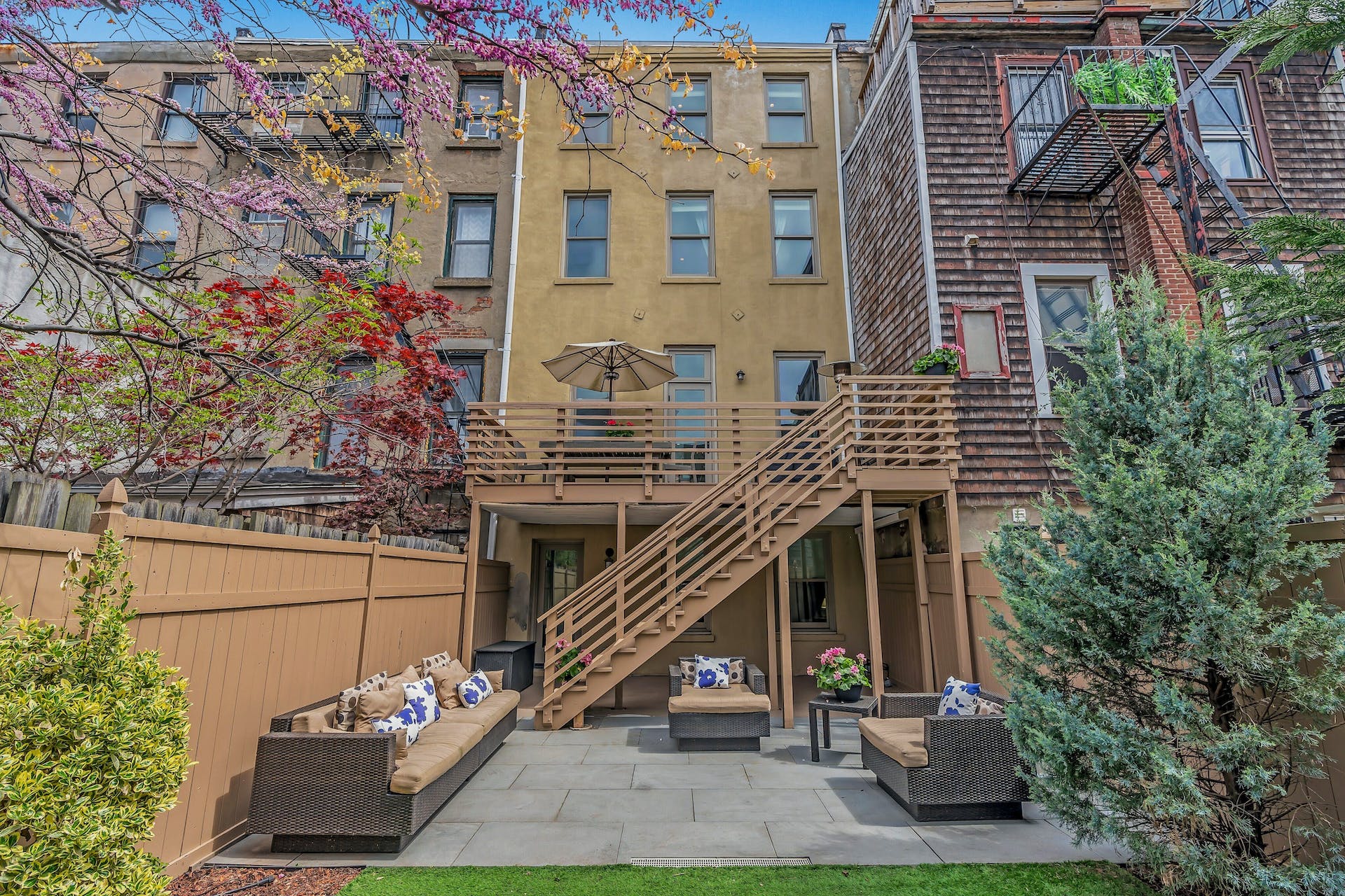 241 Grove St 
