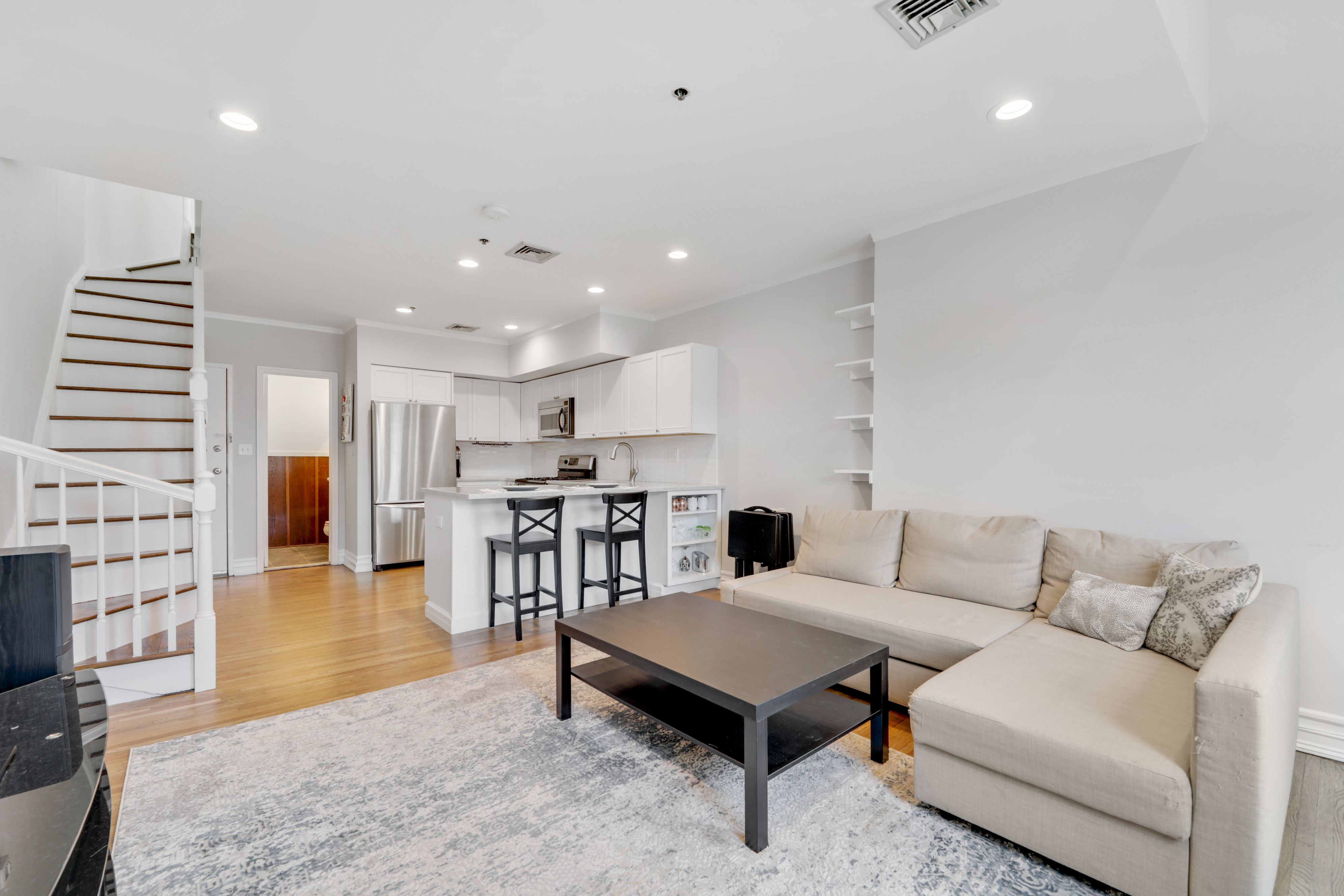 814 Willow Ave Unit# 5RF