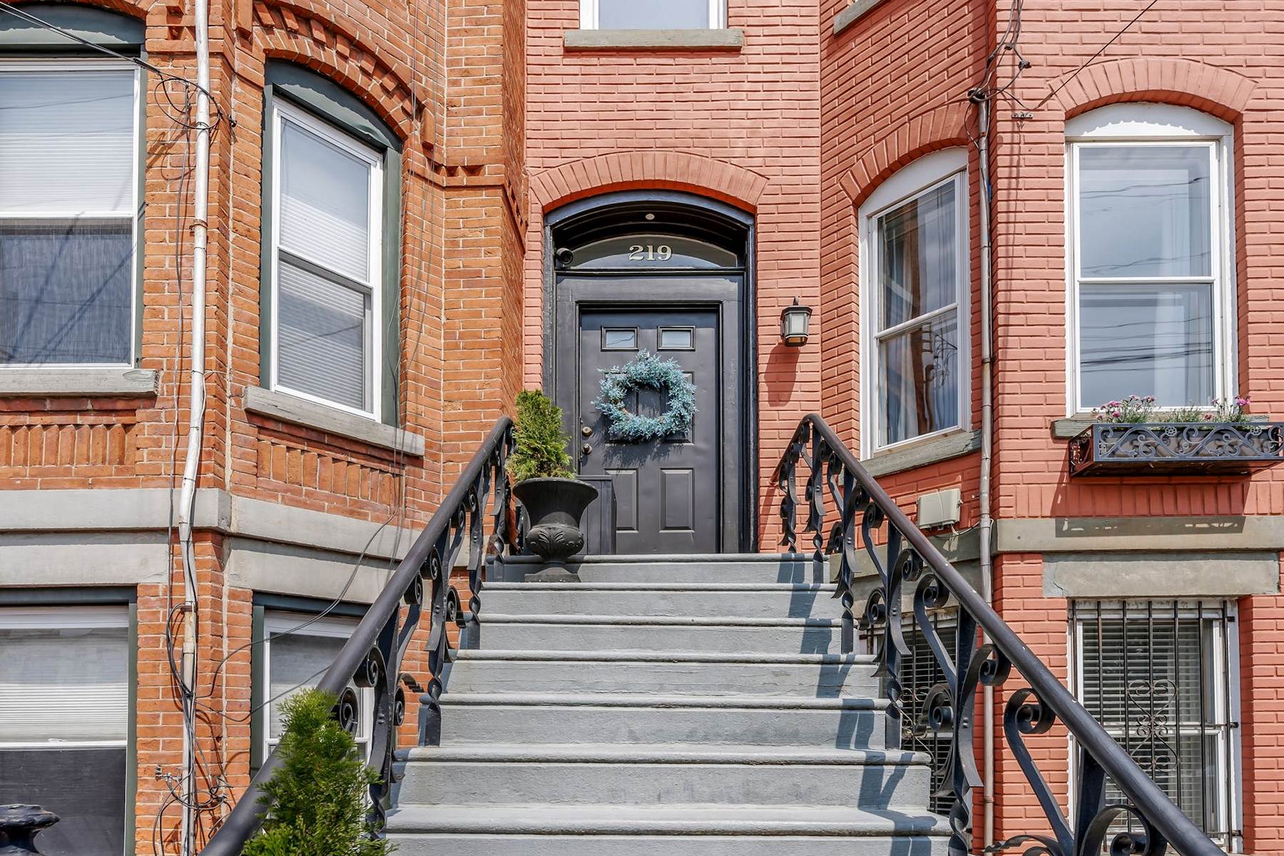 219 Garfield Ave 