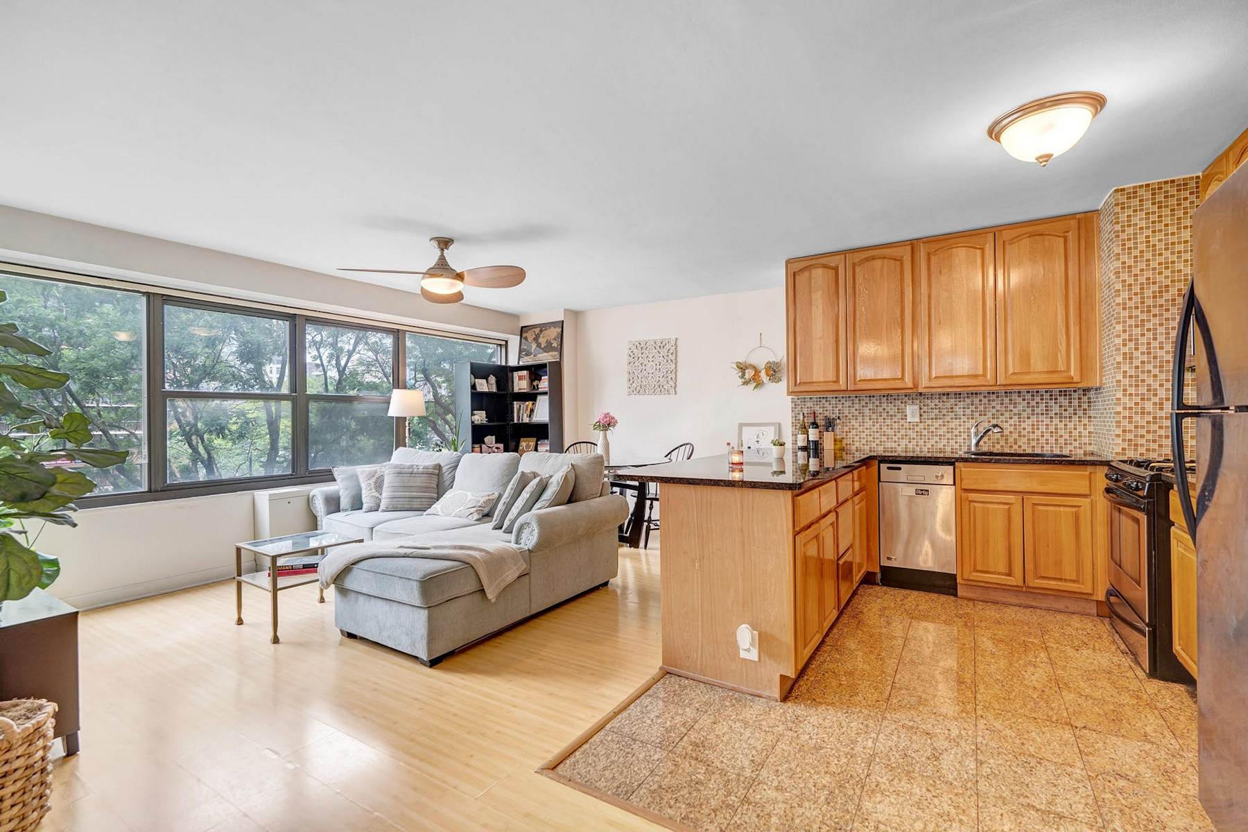 135 Montgomery Street, Unit 3I 