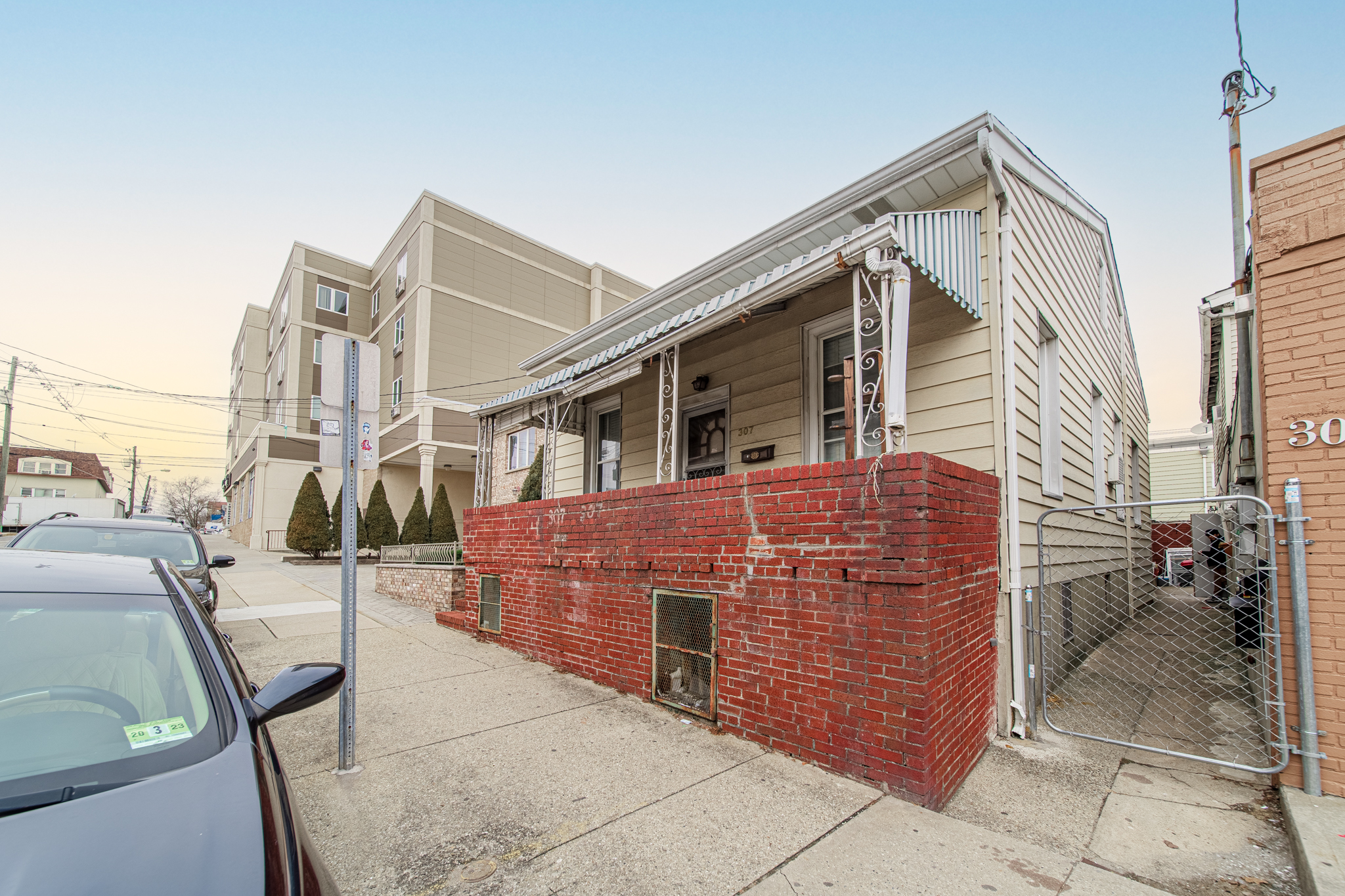 307 Delano Place