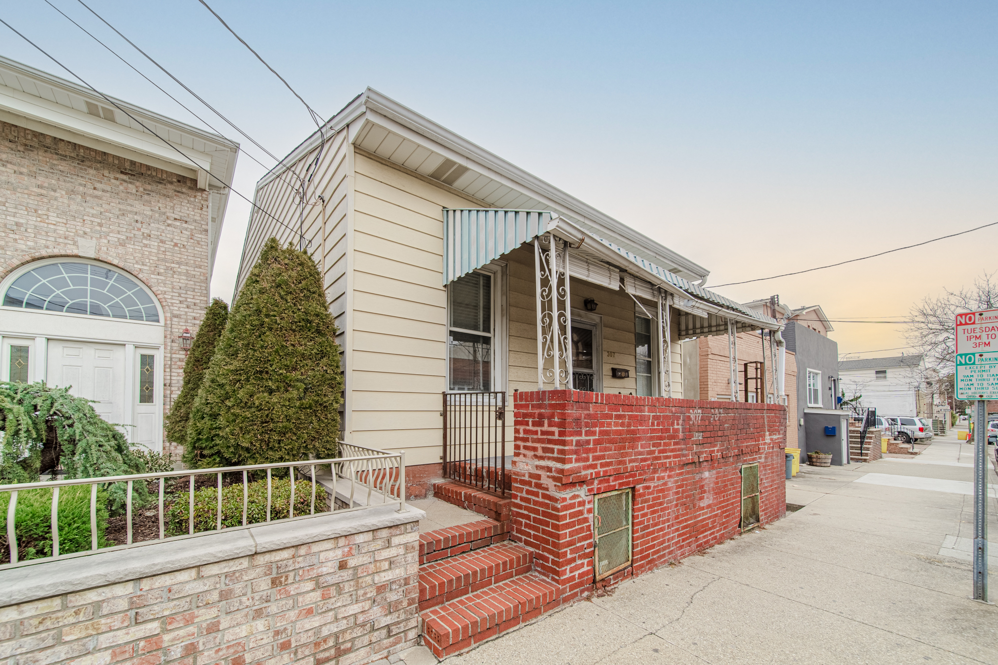 307 Delano Place