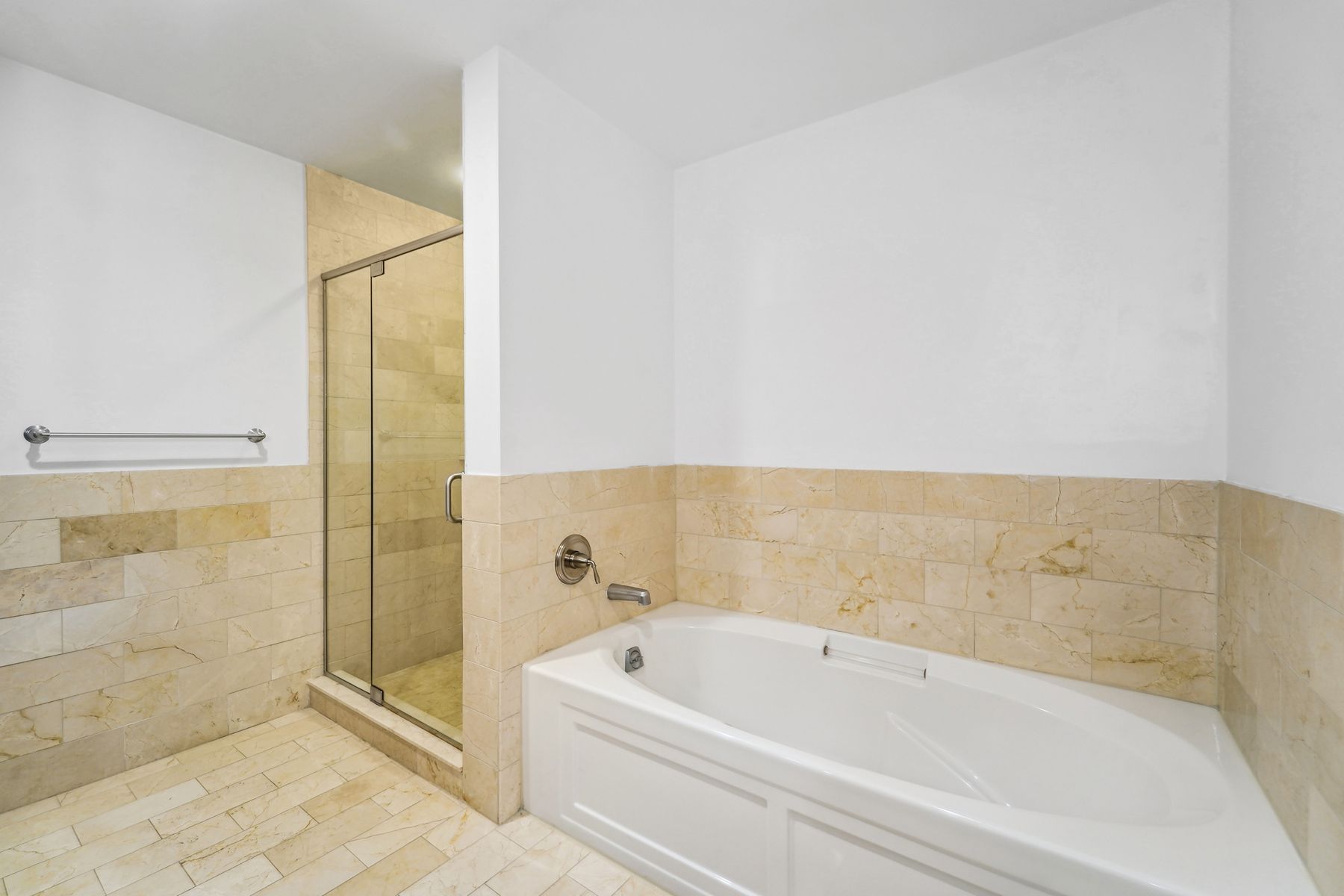 1125 Maxwell Lane, #1221 