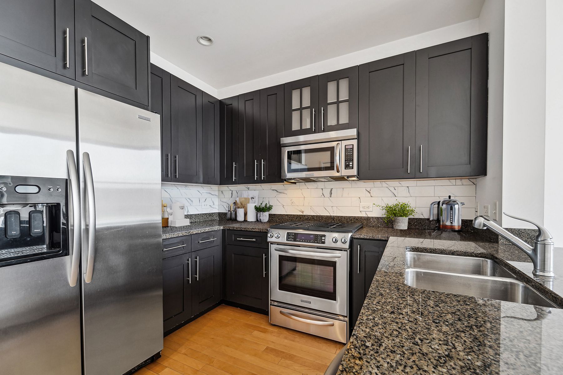 1125 Maxwell Lane, #1221 