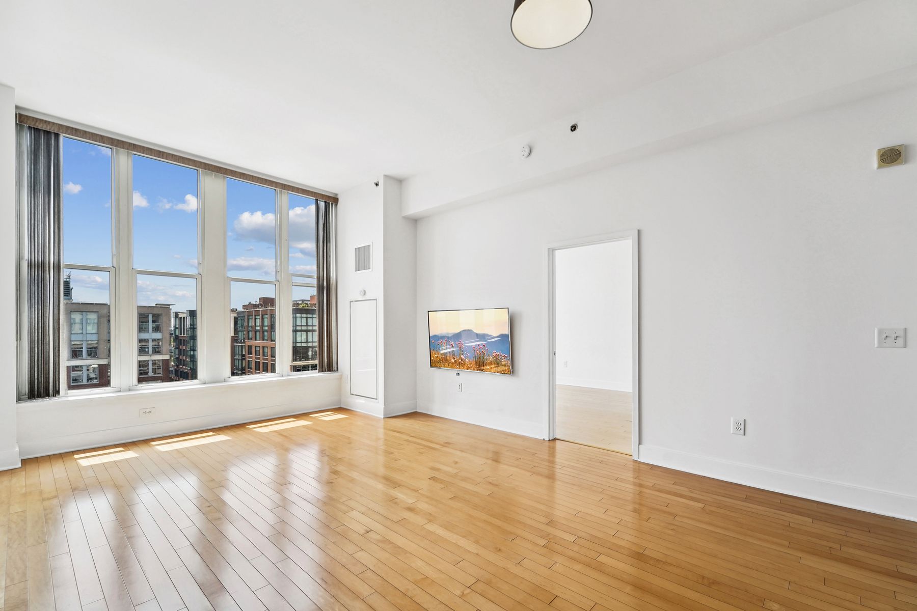 1125 Maxwell Lane, #1221 