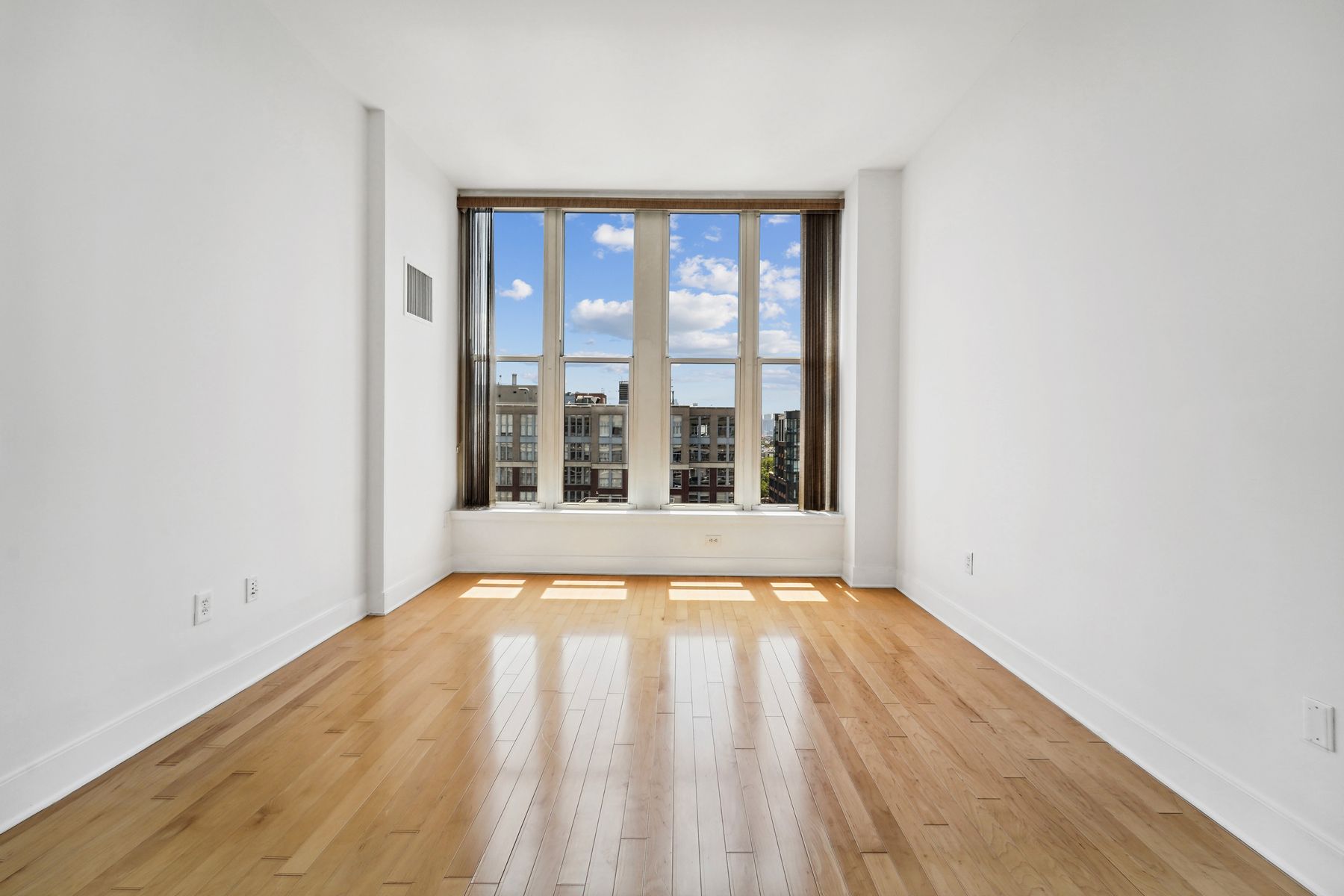 1125 Maxwell Lane, #1221 