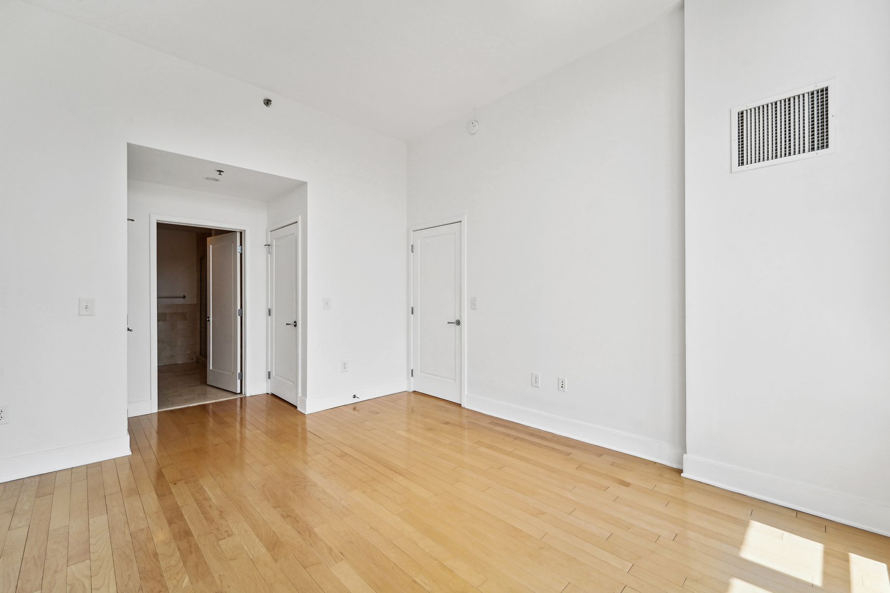 1125 Maxwell Lane, #1221 