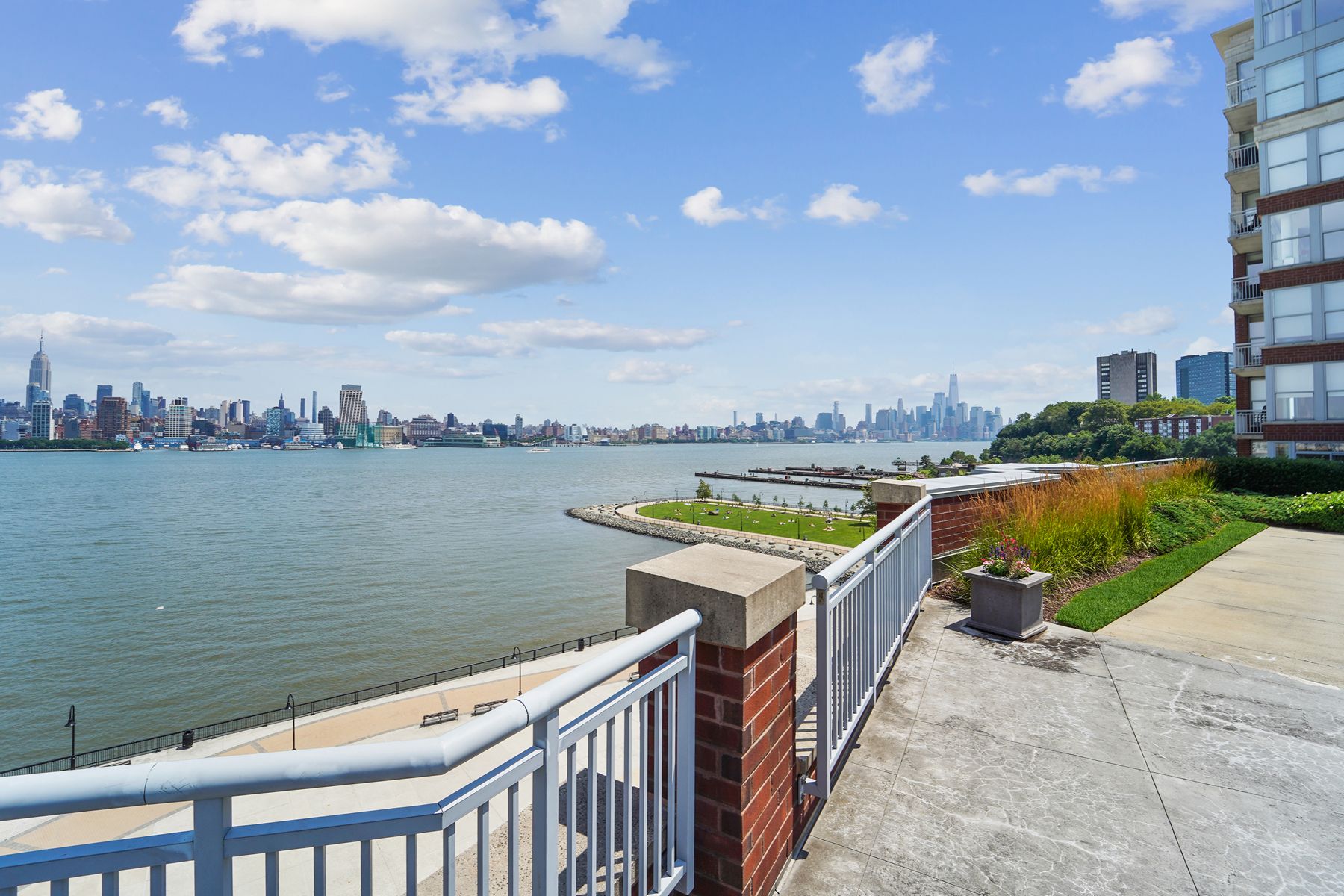 1125 Maxwell Lane, #1221 