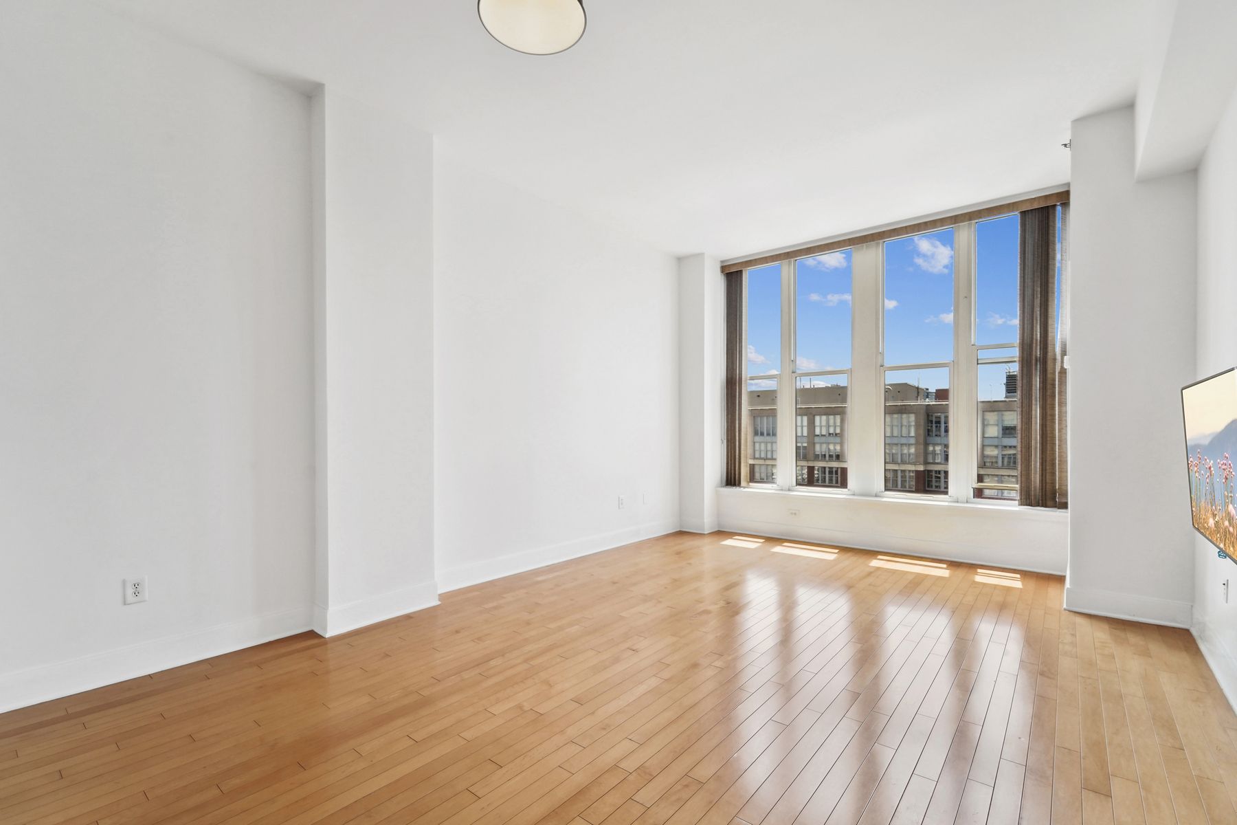 1125 Maxwell Lane, #1221 