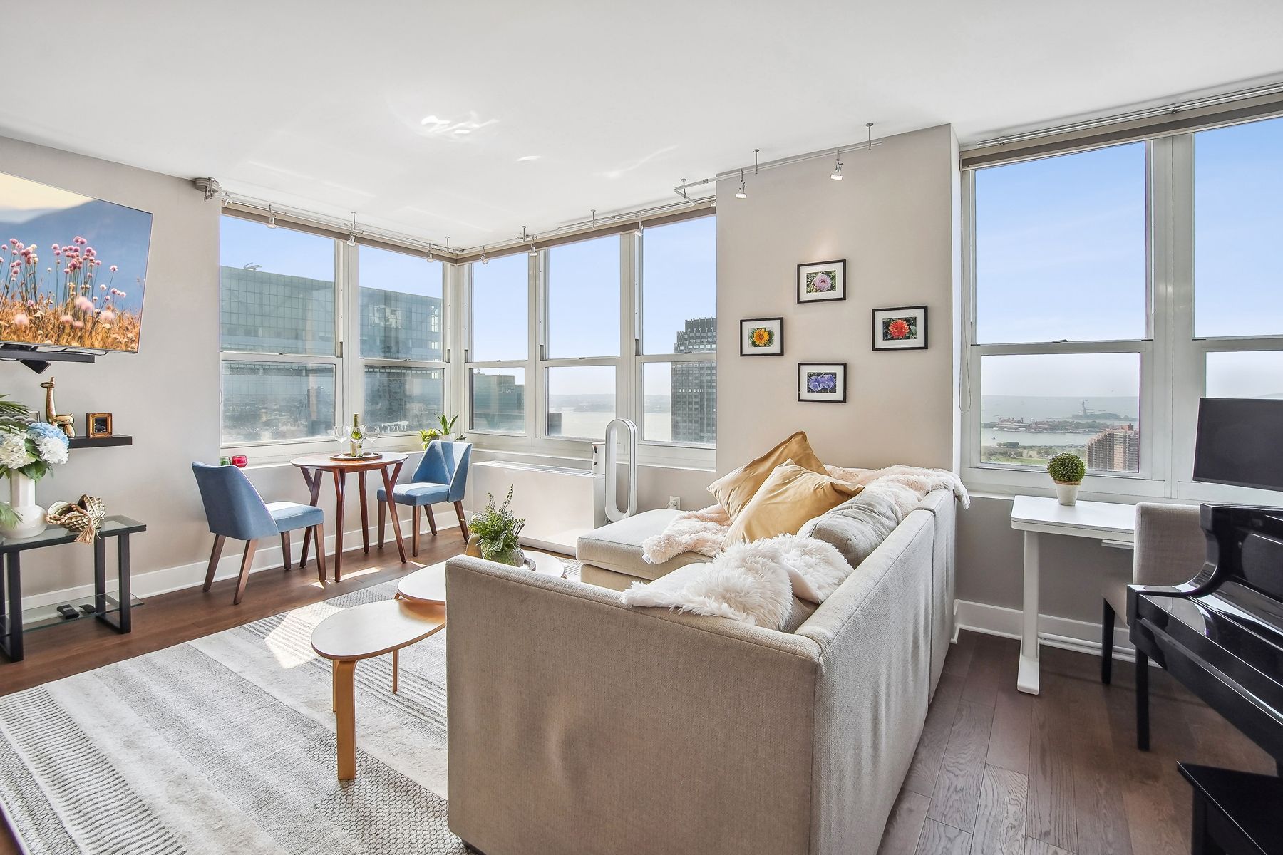 88 Morgan St Unit# 4208